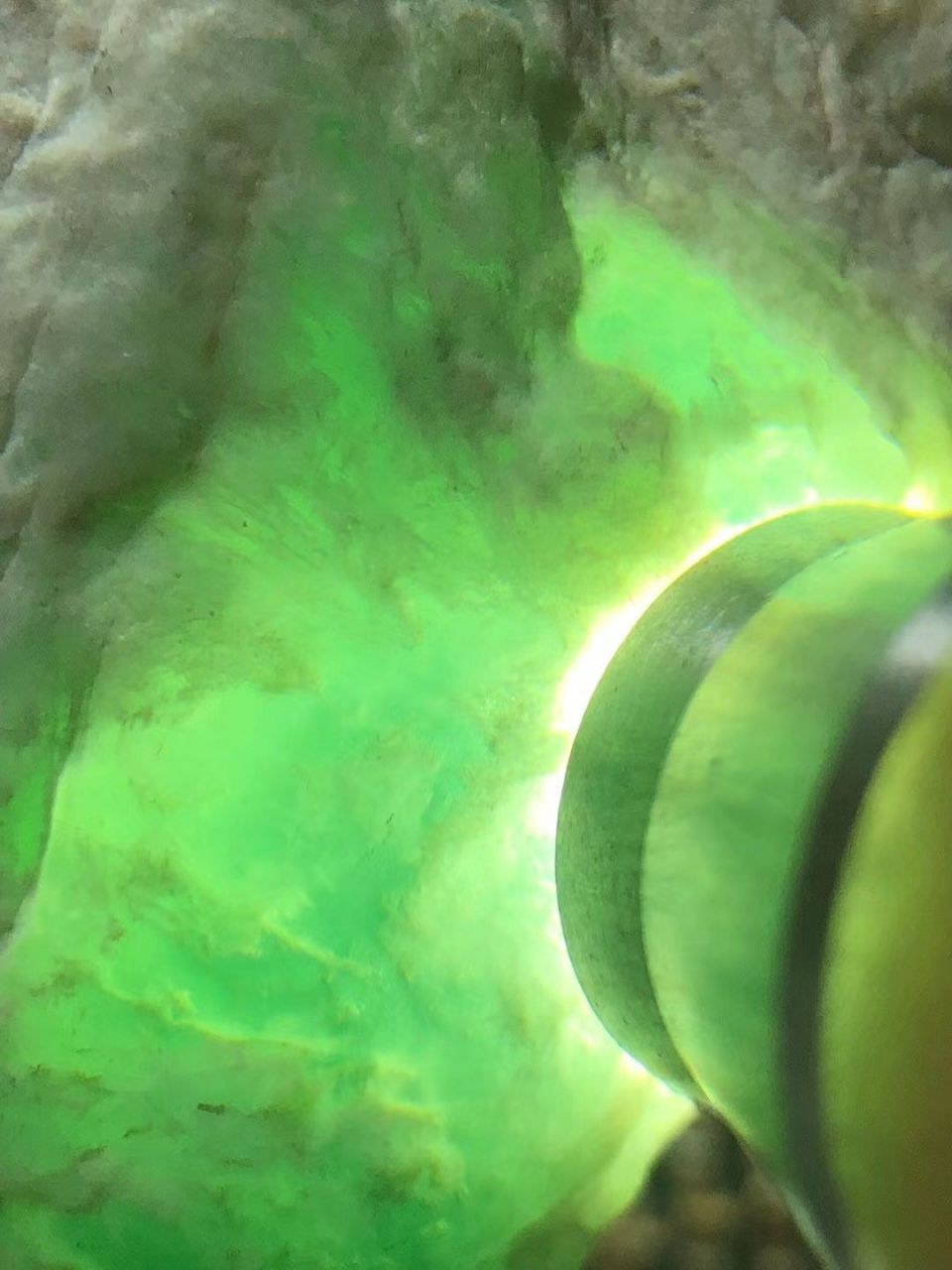 缅甸翡翠原石正场口# 缅甸翡翠原石正场口和巴山玉的区别吗?