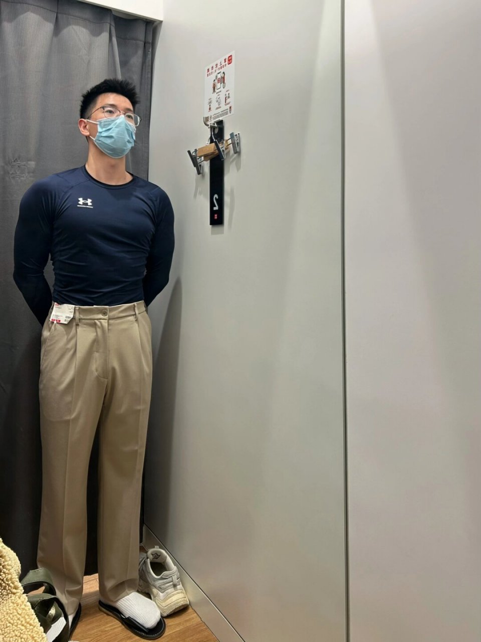 男性的肩宽通常被认为是一种魅力和自信的体现