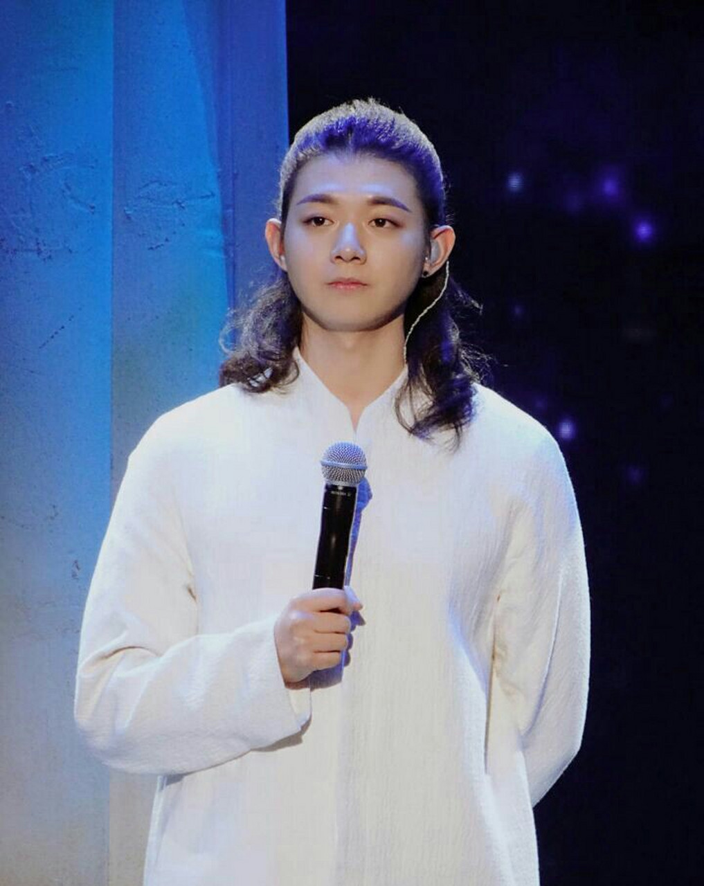 霍尊凭借这首歌成为歌唱界冉冉升起的一颗新星.