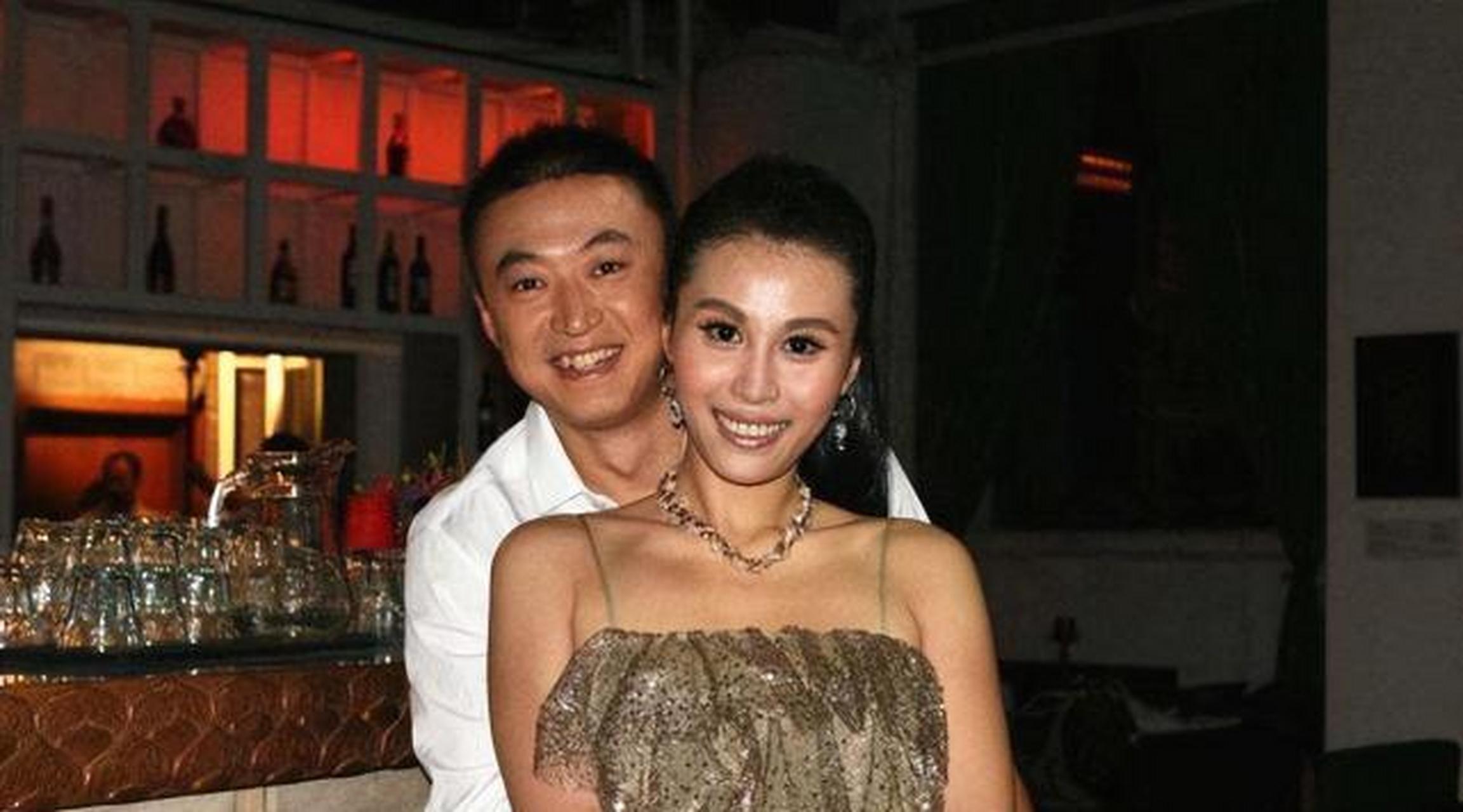 马林的第二任妻子变了很多!身材胖了,和拍婚纱照的时候完全不一样!