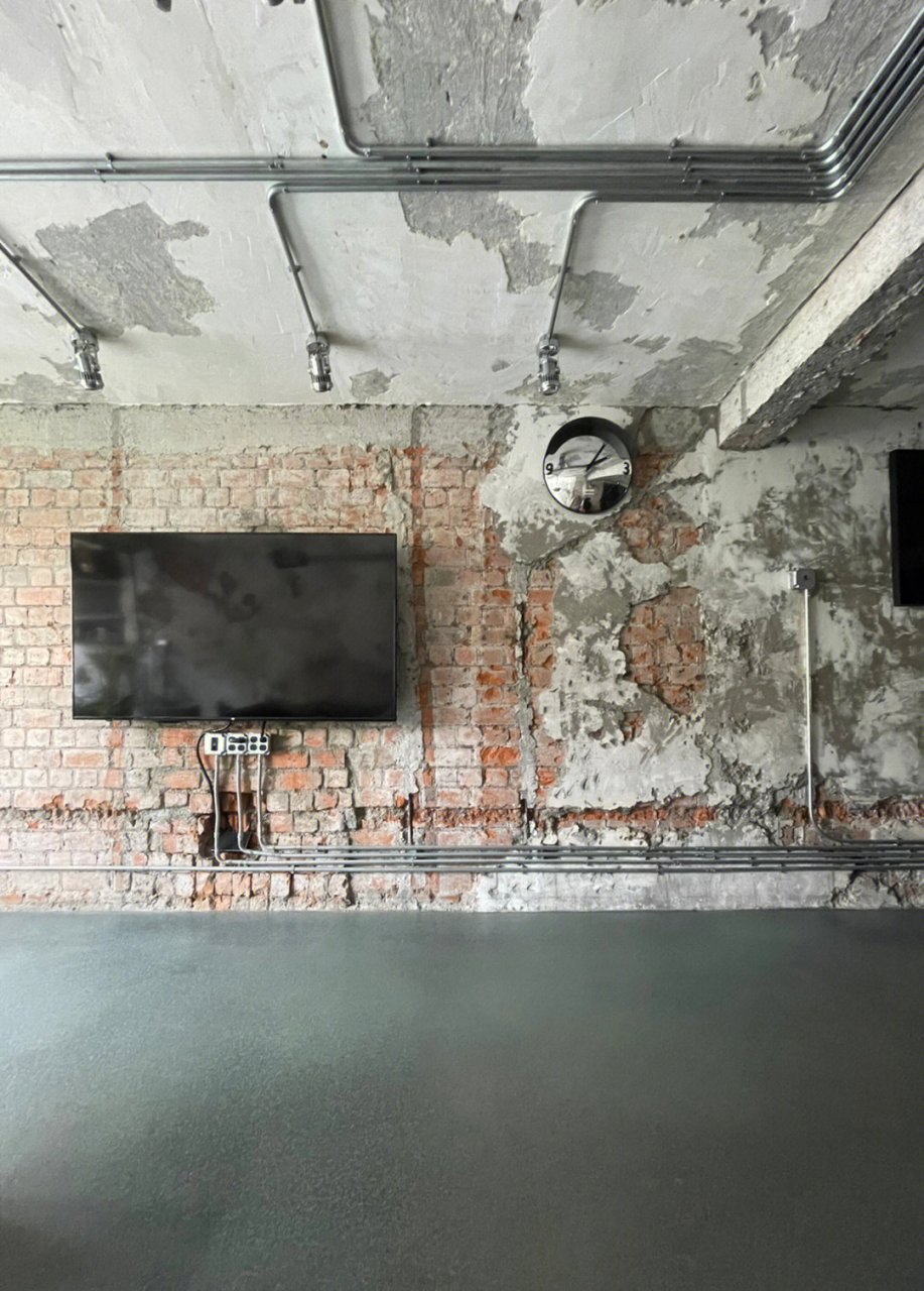 他的装修并不是普通的叙利亚风格,而是切尔诺贝利风格.