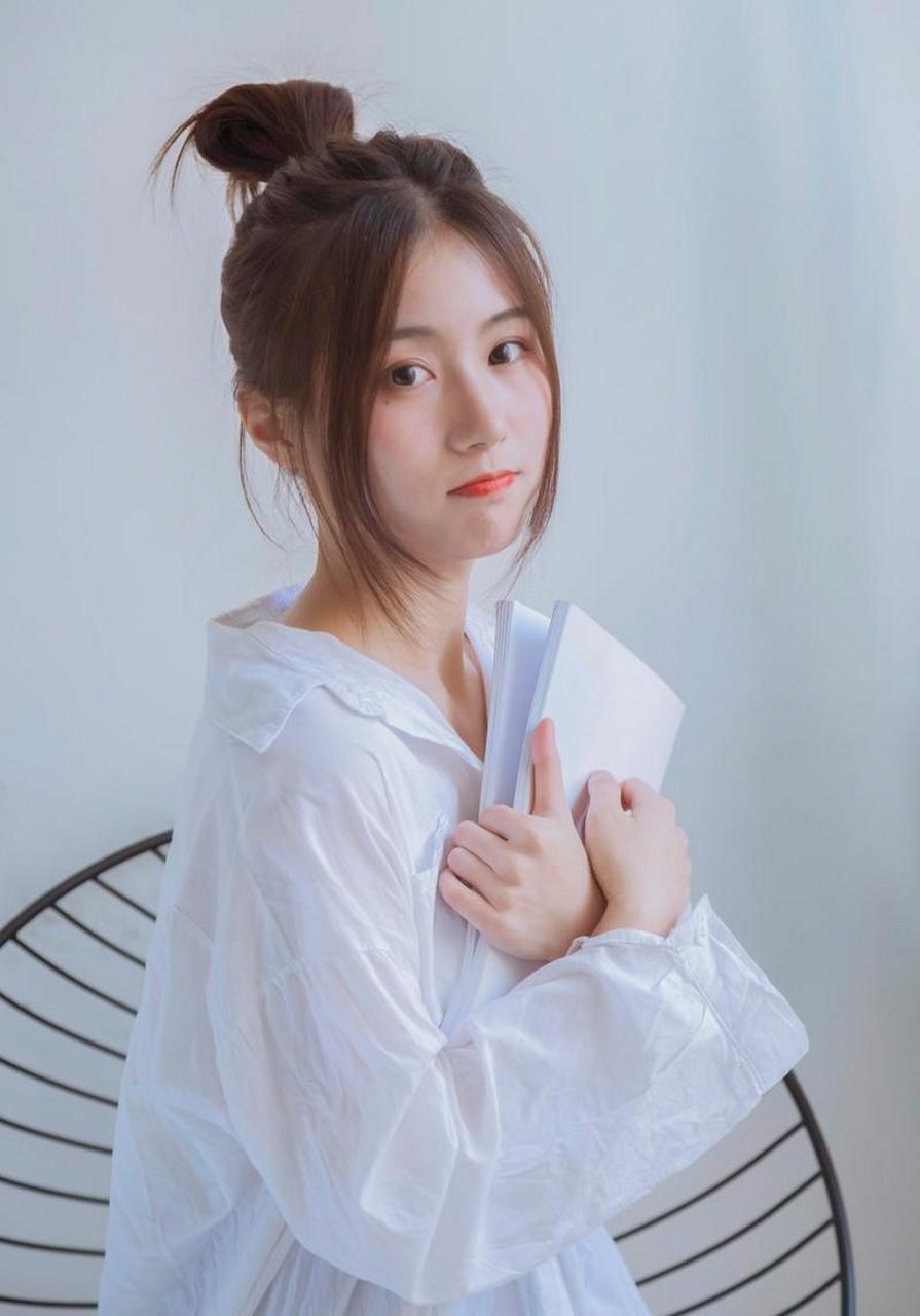 丸子头美女 男友风白衬衫 迷人私房照_美少女收集_2022年07月04日_微