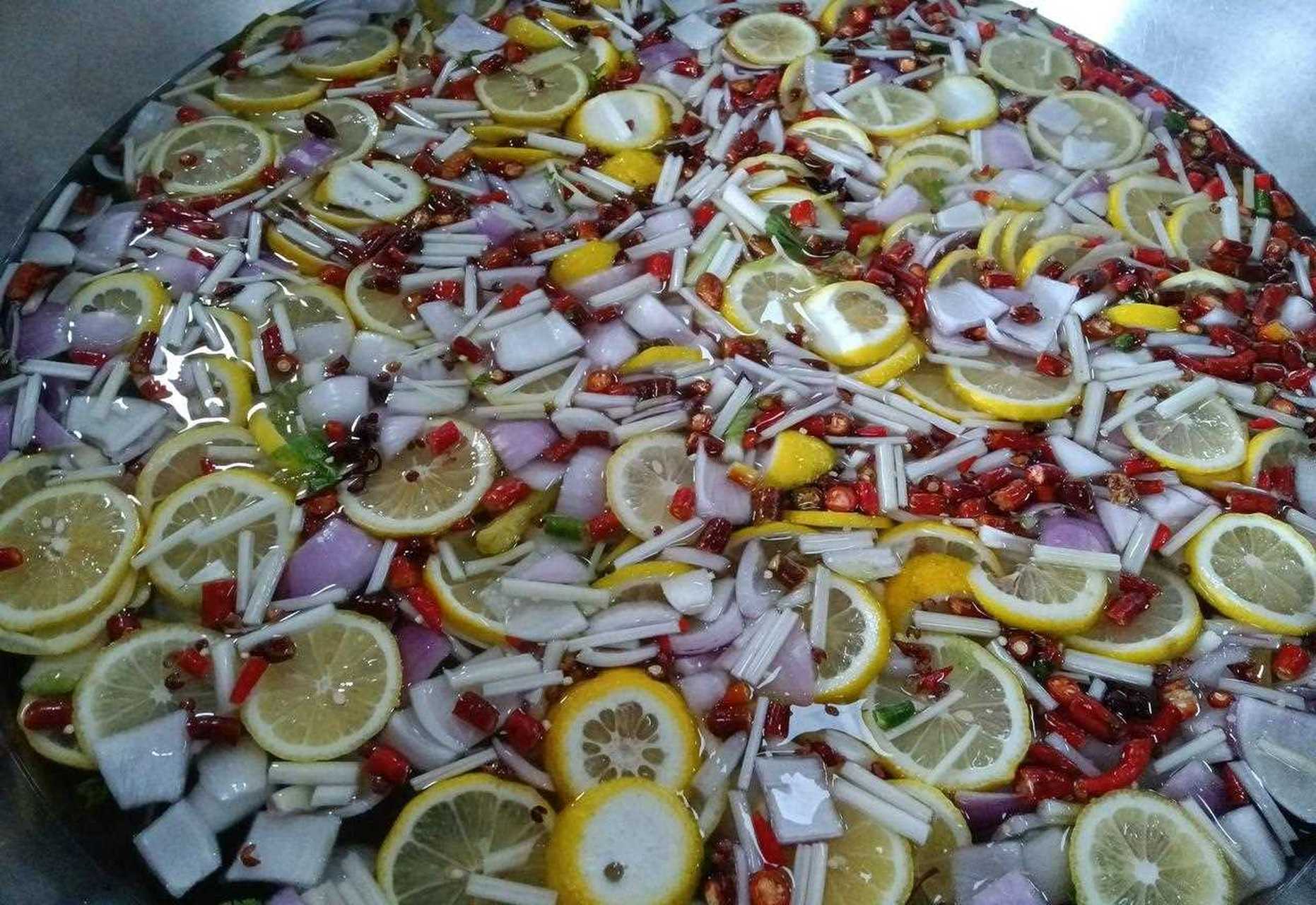 四川的跳水泡菜也是一绝,在农村主要是用土坛子来泡,一般都是泡酸菜