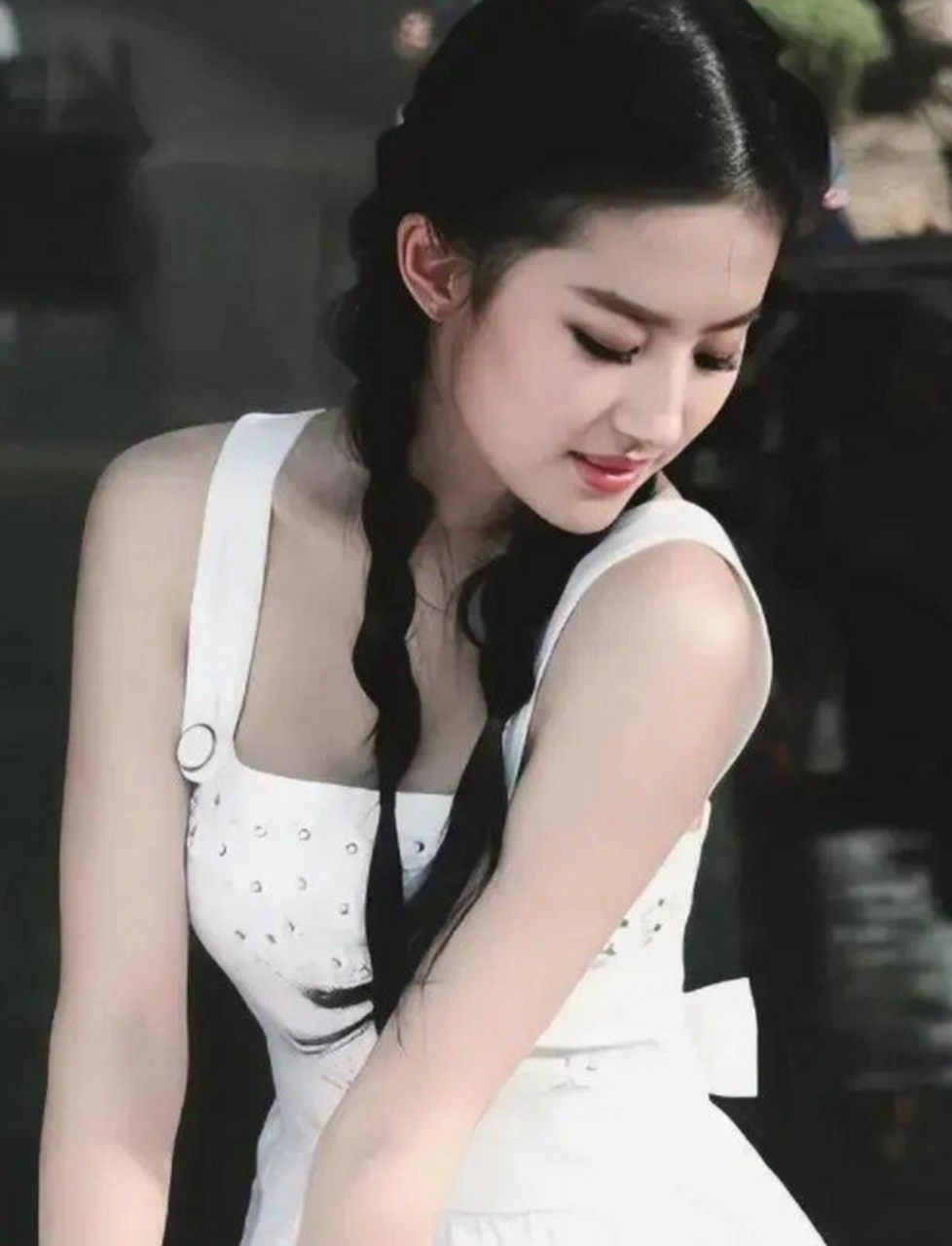 刘亦菲美貌无双,她的存在,让人感觉是上天遗漏人间的仙女!