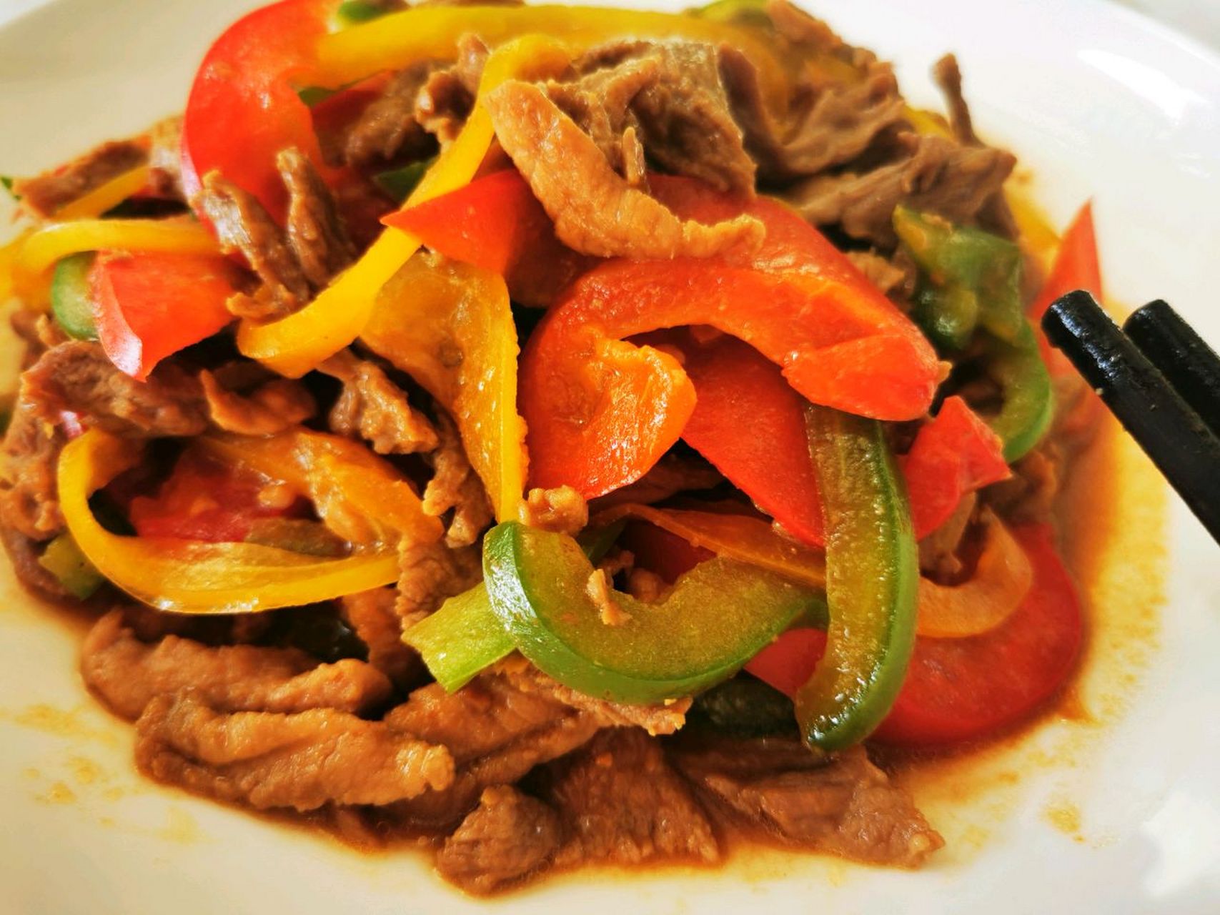 彩椒炒肉丝 家常小炒,来上一盘,鲜嫩的肉丝可口的彩椒,配上一碗白米饭