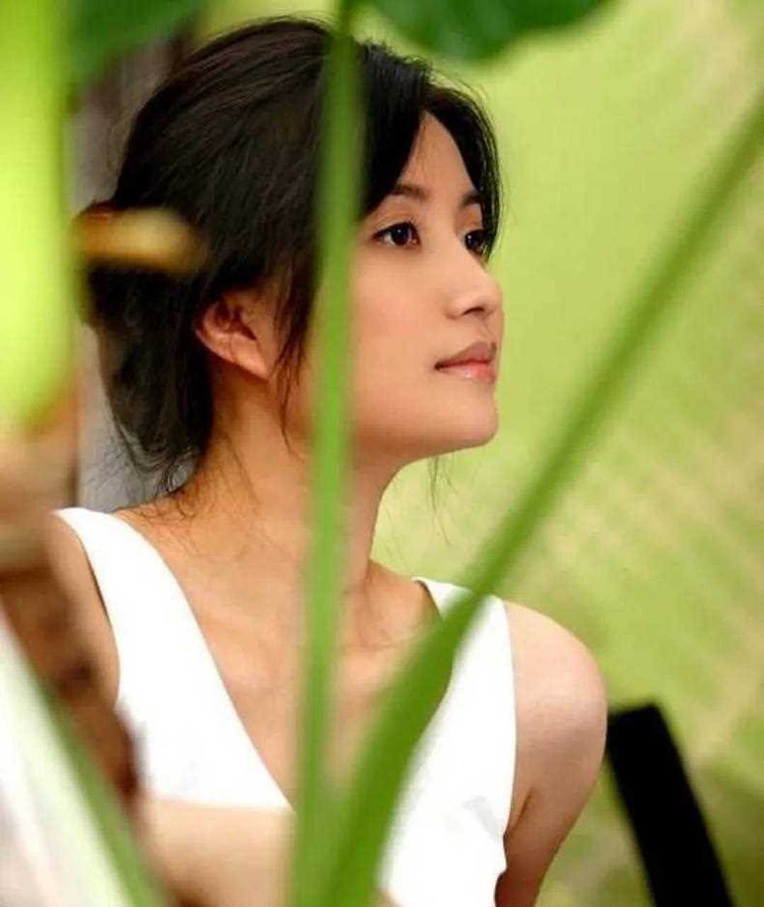 王乙竹,本来是一位非常漂亮的演员,毕业于中央戏剧学院,曾经参演过