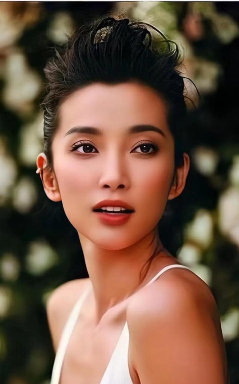 童年时光  李冰冰的童年时光是在台湾度过的