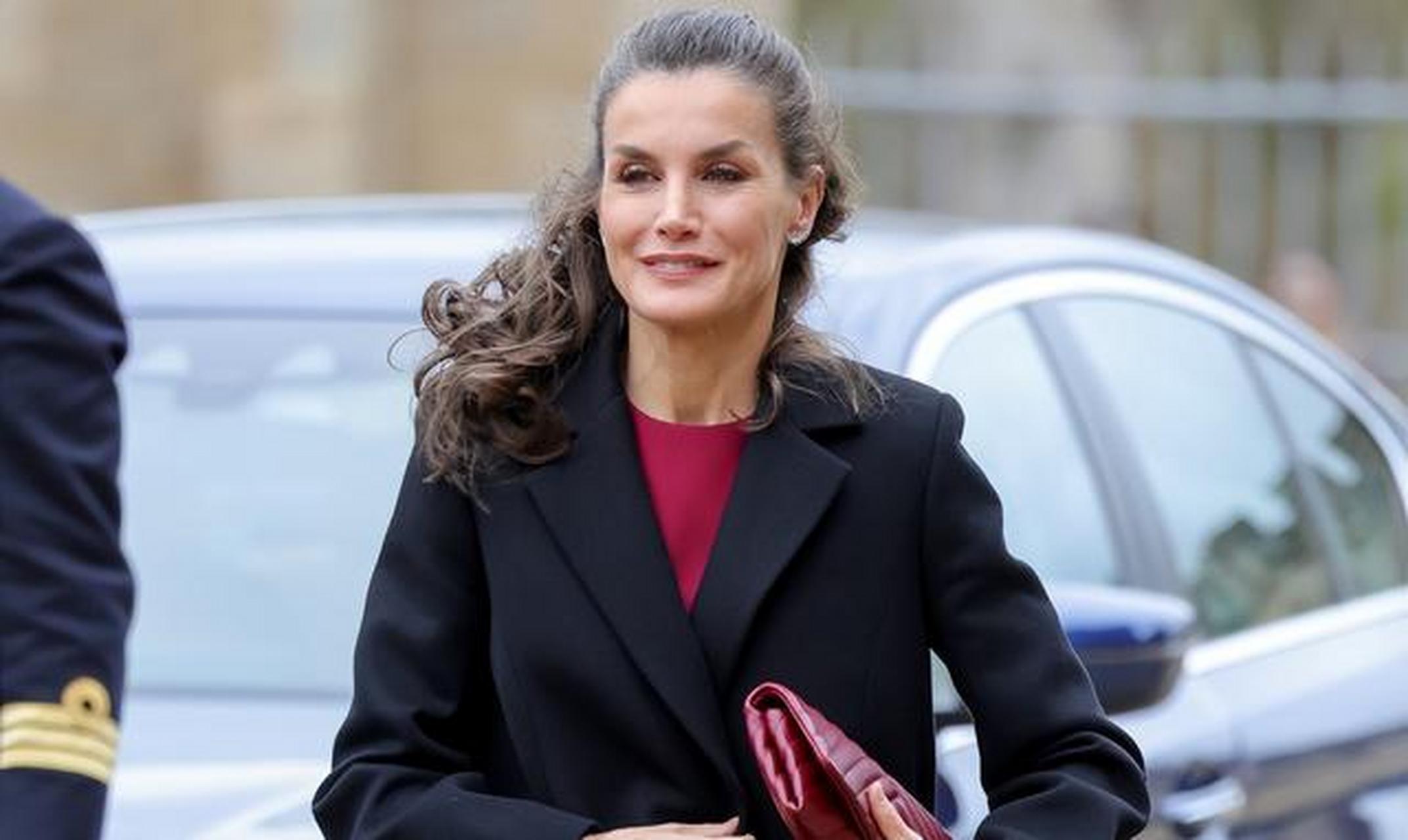 莱蒂齐亚身材虽好,皮肤却抵挡不住岁月,50岁状态是肉眼可见的老