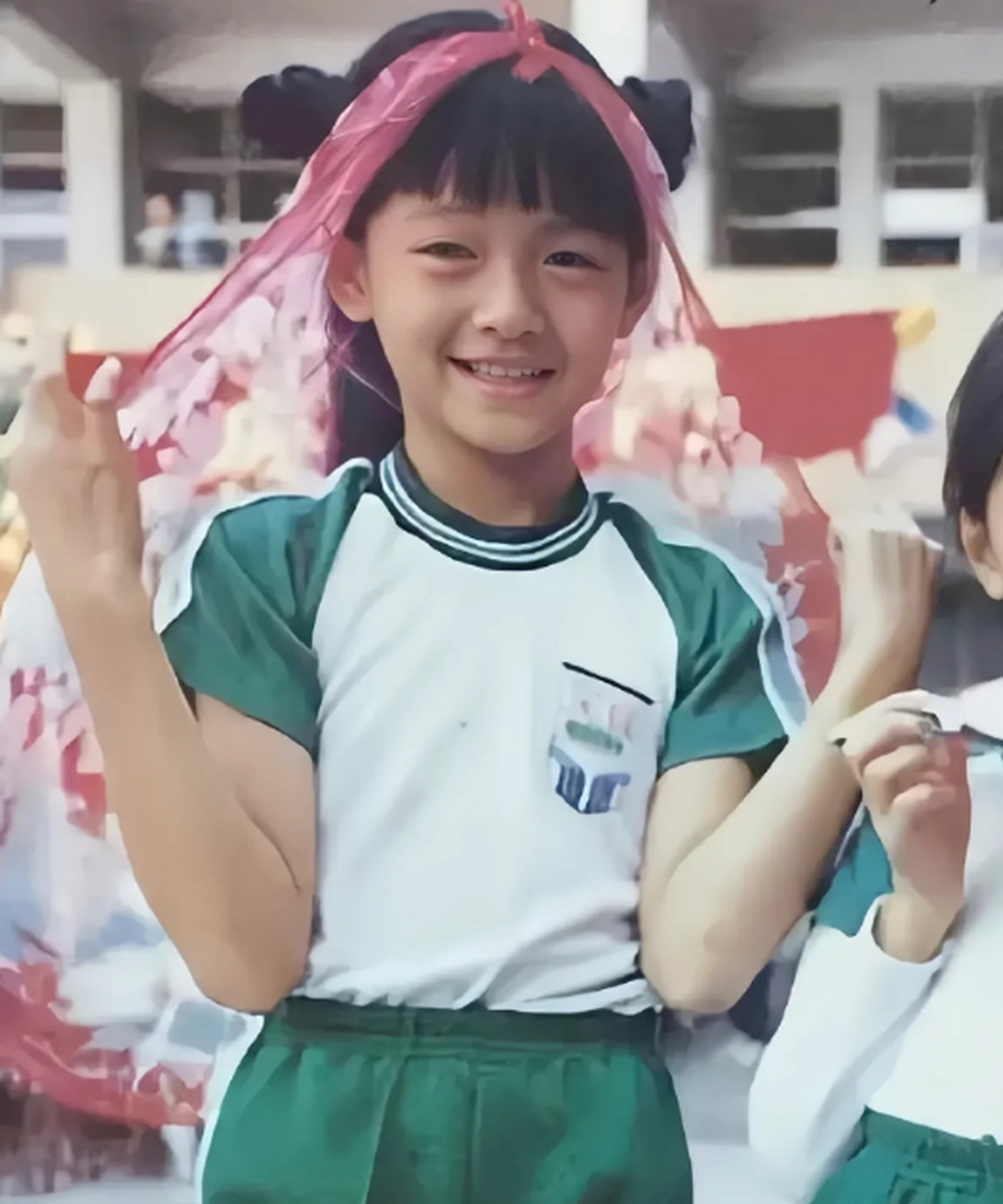 大s小时候黑的和煤炭一样! 676767