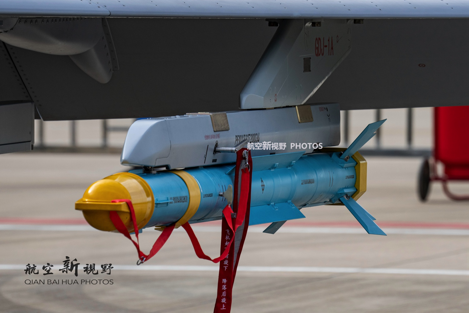 国产pl-10先进近距空空导弹,日本三菱aam-5先进近距空空导弹,两型导弹