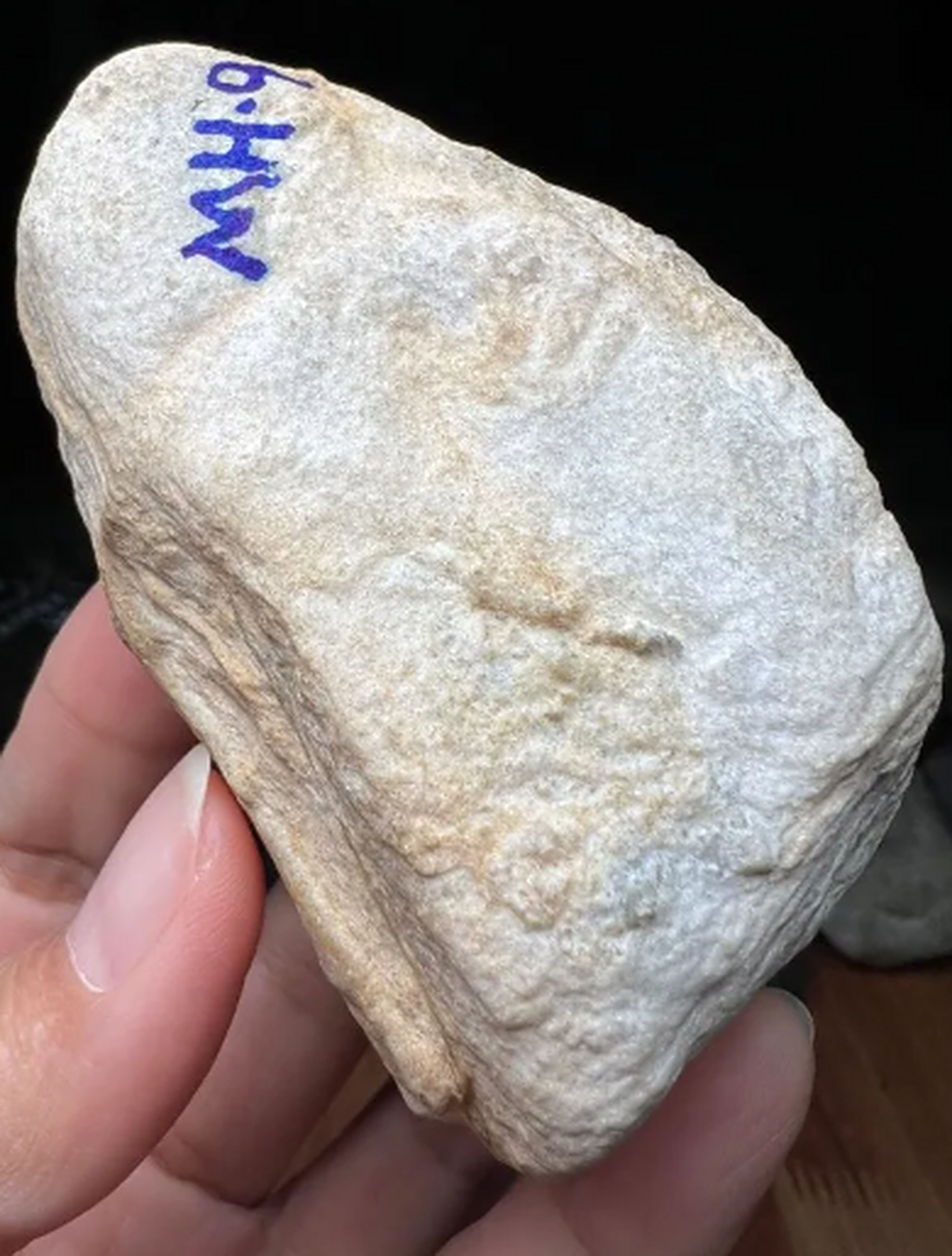 点击头像看直播##翡翠原石# 278克木那包浆皮,皮壳很老,压灯黄雾