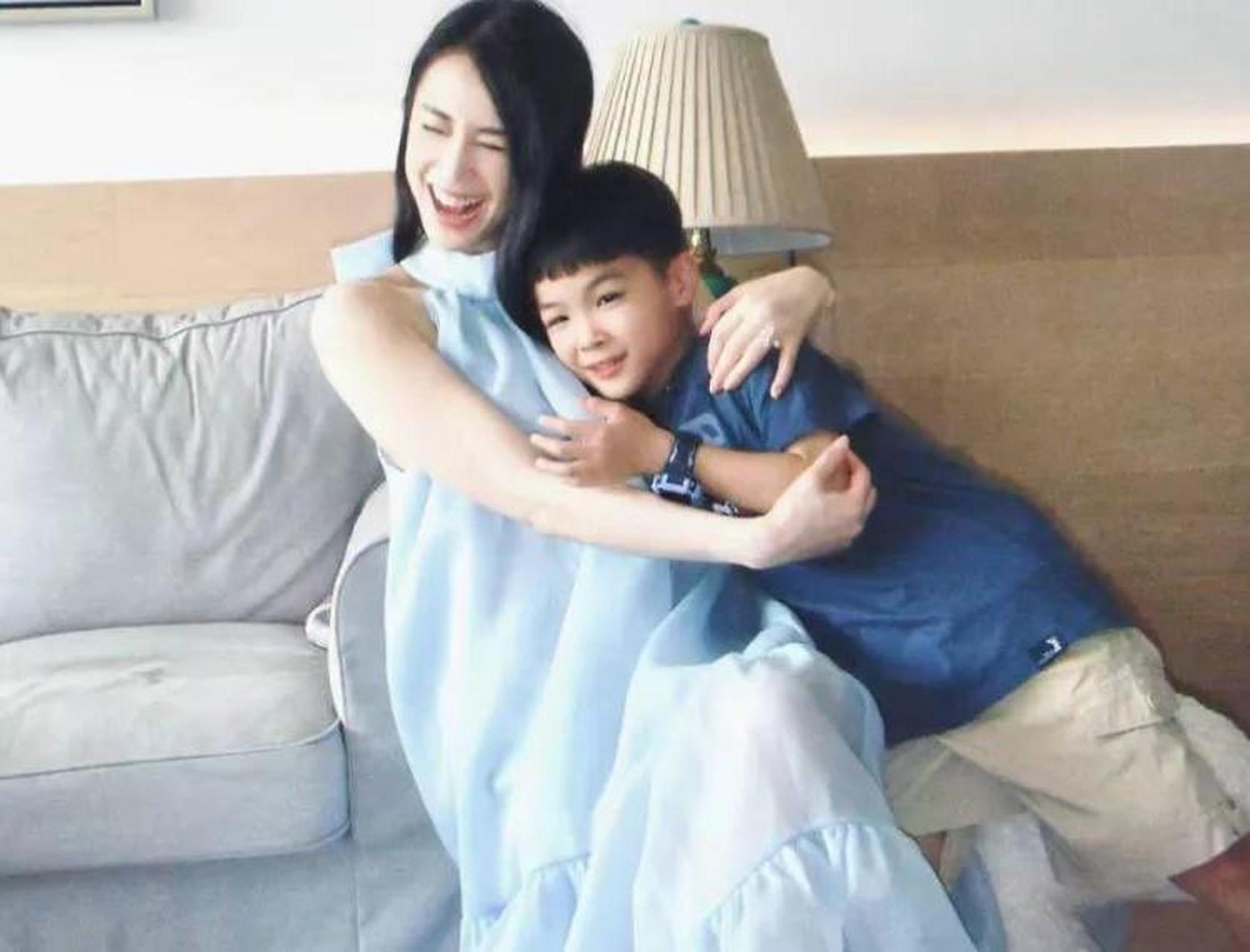 黄圣依怀孕三胎的好消息传来,让人们纷纷为她祝福.