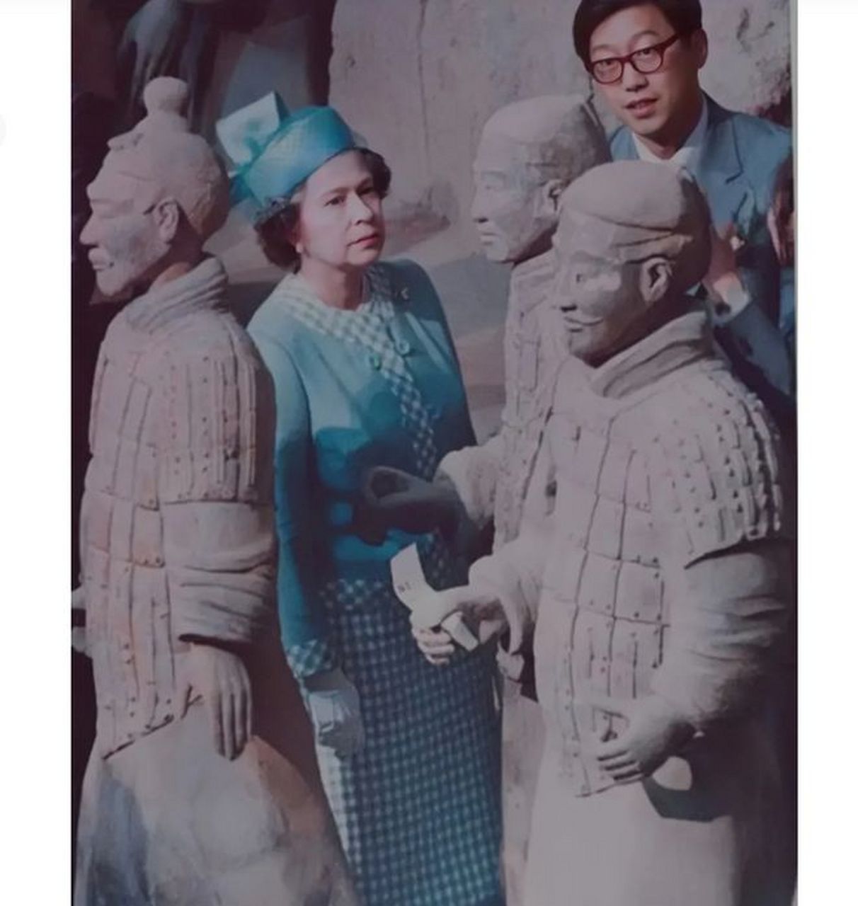 1986年10月,英国女王伊丽莎白二世首次访华.