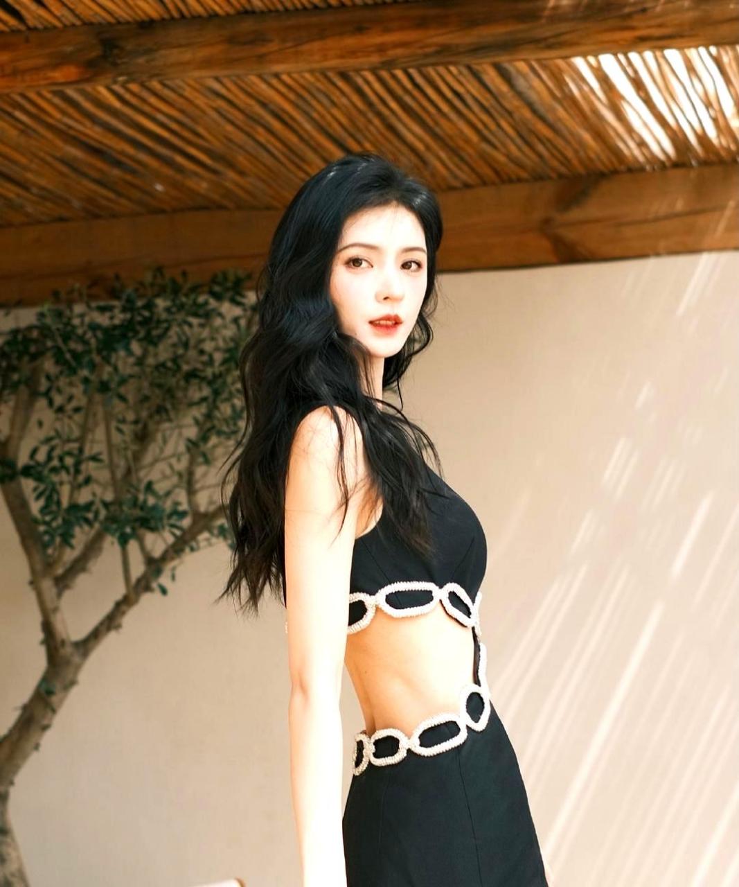 张予曦的腰细得惊人!