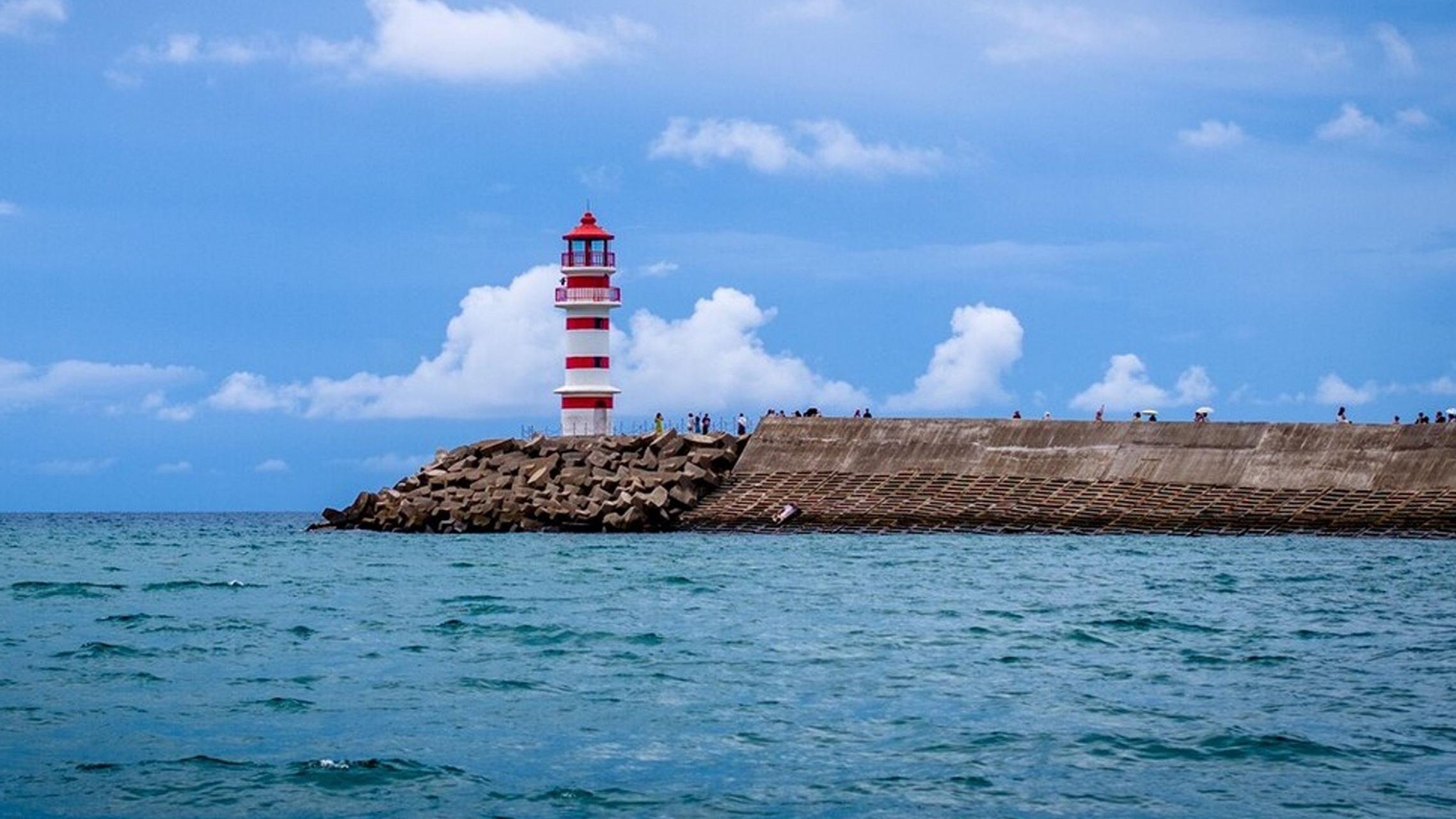 海南万宁最美灯塔因电影《消失的她》而出名,来到神州半岛后不可错过