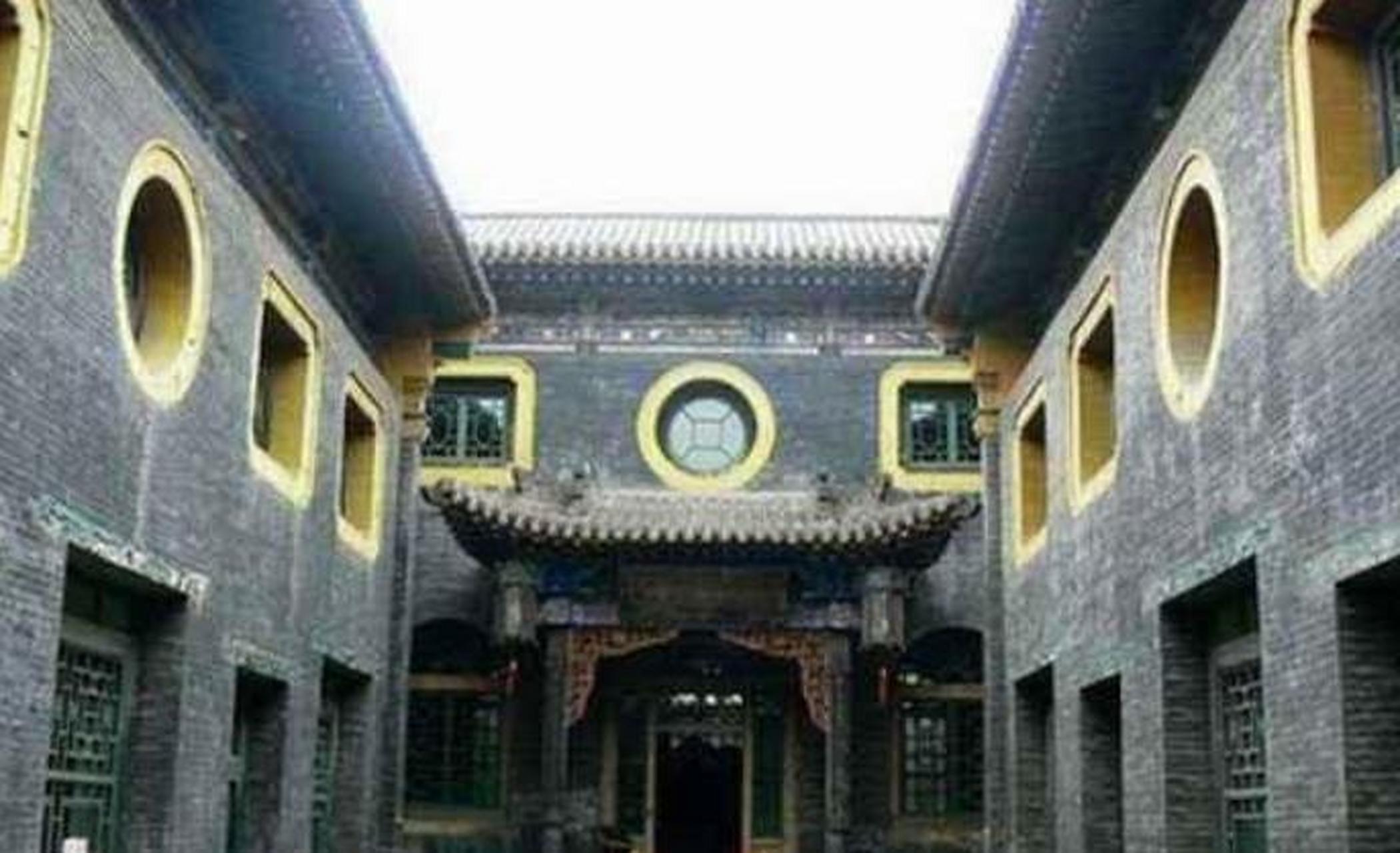 曹家大院又被称为"三多堂",坐落于山西省太谷县北洸村附近,是一座具有