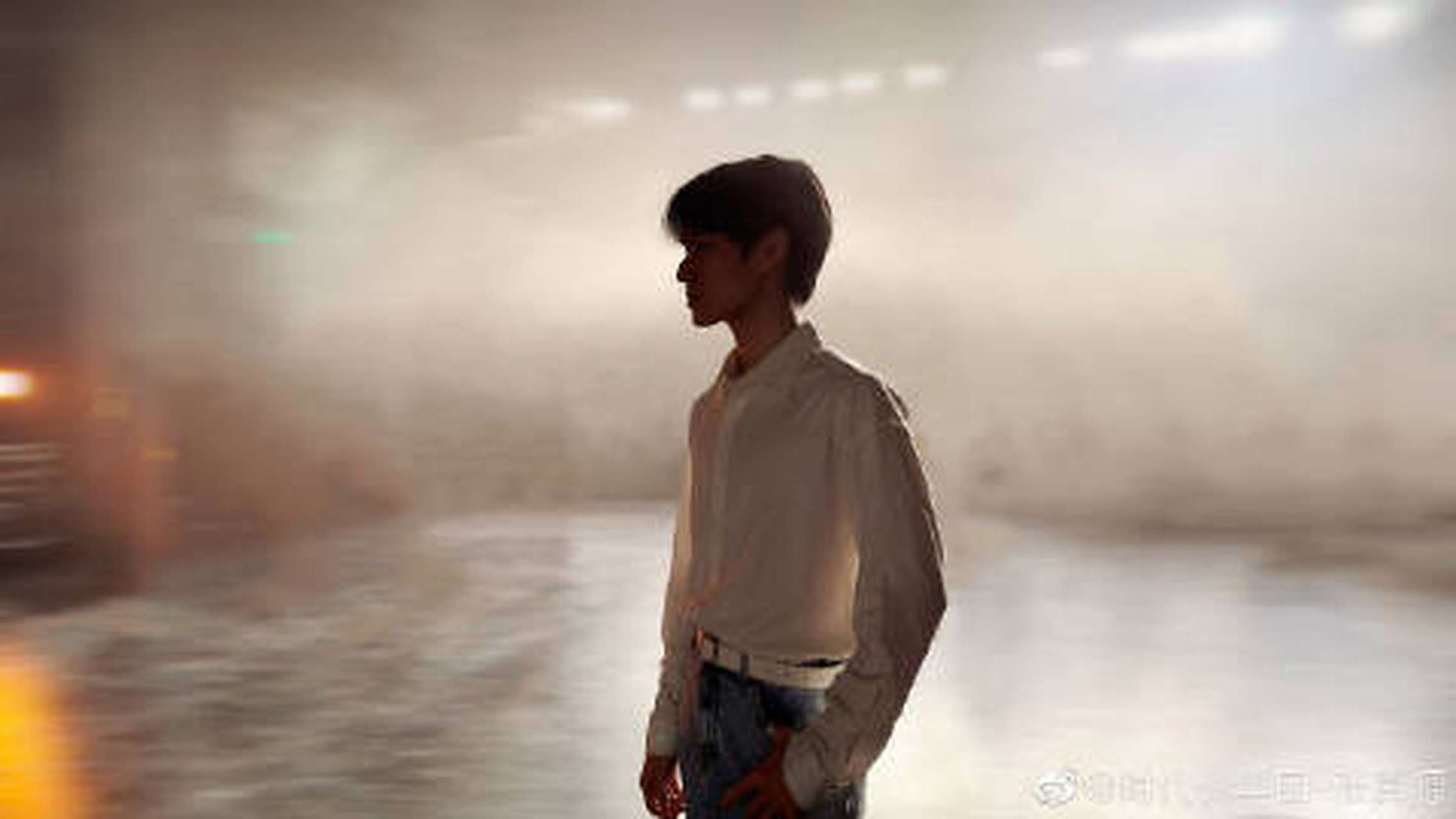 张真源侧颜随拍两宫格