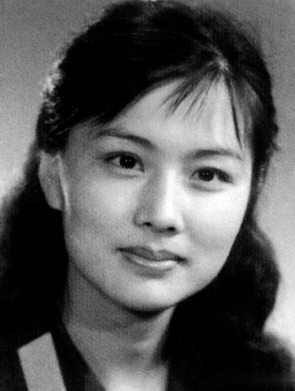 赵娜,一个曾经与刘晓庆齐名的女演员,可惜的是,她的婚姻不幸,遇人不淑