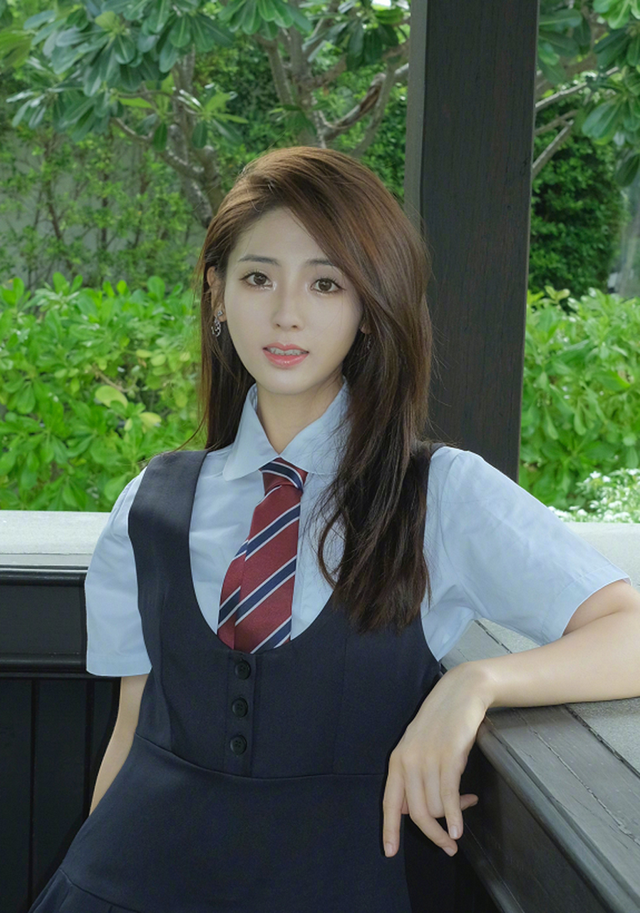 高中生邢菲,你好好好好好好好好好可爱,元气满满有活力,期待后面看到
