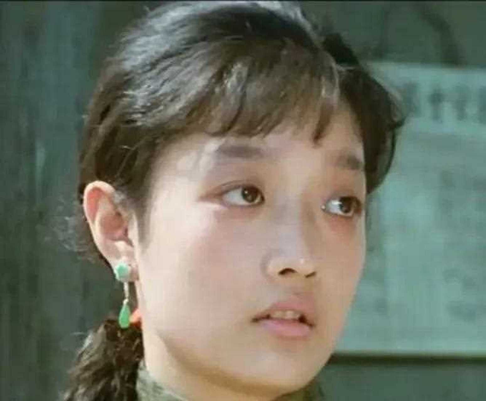 上海女演员张闽,年轻时好漂亮,如今66岁的她已经退休,生活在旧金山.
