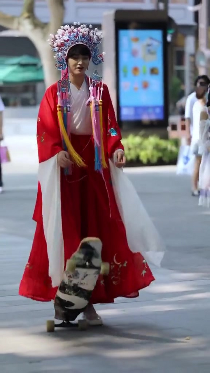 汉服和滑板,古代和现代的完美结合