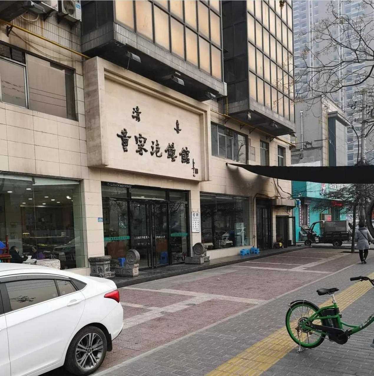 吃此家泡馍,一定要做好掰馍的心理准备,半小时能掰好两馍的都是吃货