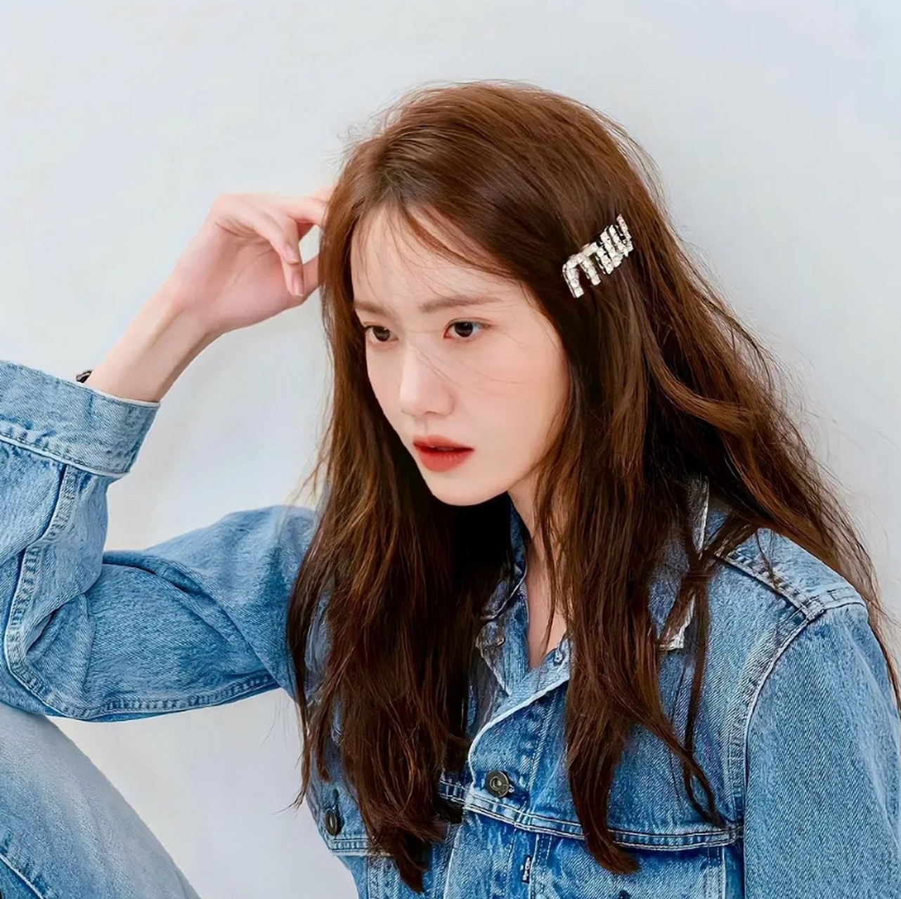 骨感清秀,极致美颜的#林允儿# 一双爱笑的眼睛,甜美的笑容,一笑心都化