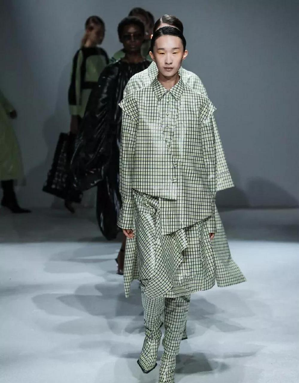 "国际超模"贾晨宇撞脸演员"林永健",乍一看像个"假小子"