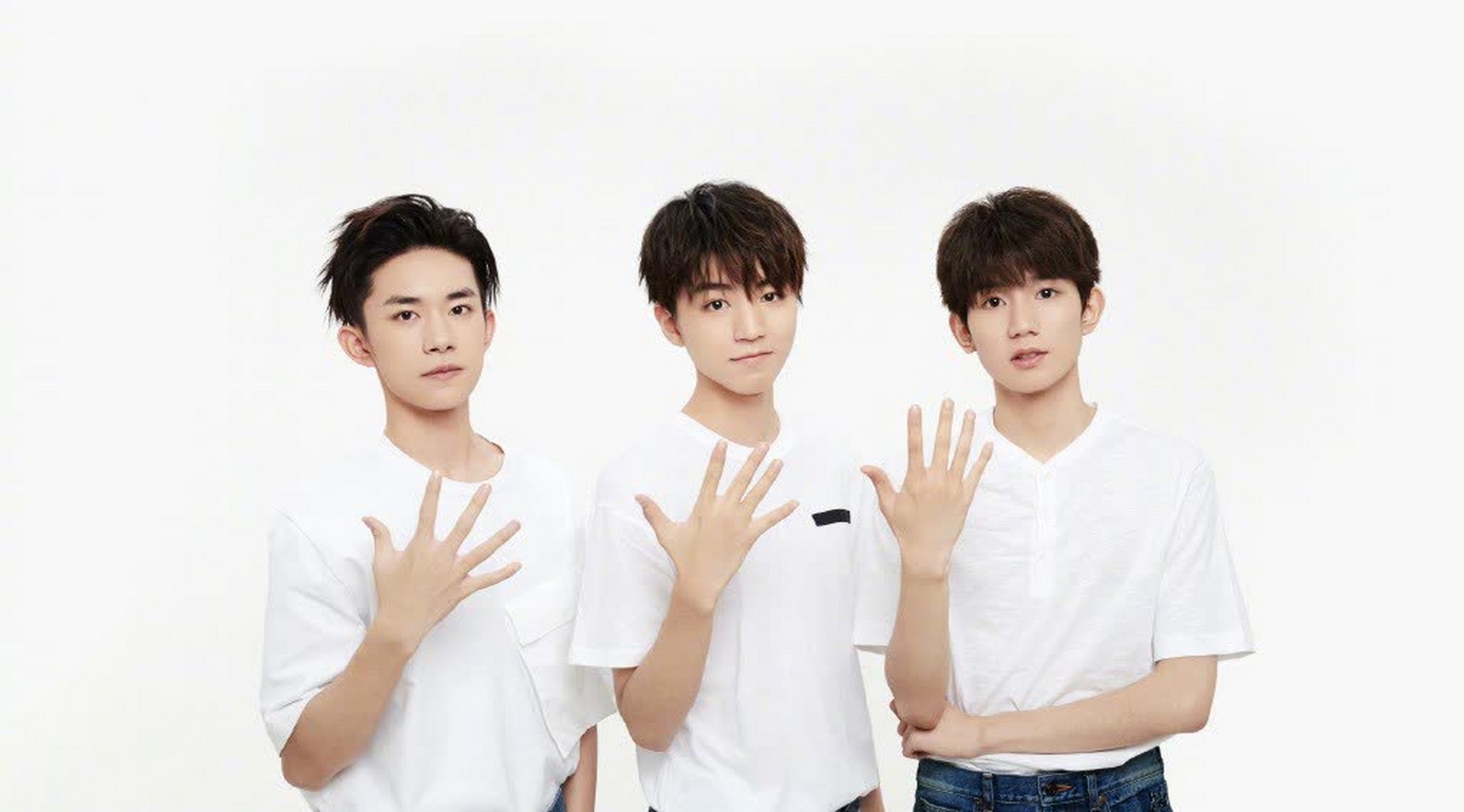 星闻#   tfboys久违同框! 期待王俊凯,王源,易烊千玺的演唱会舞 !!