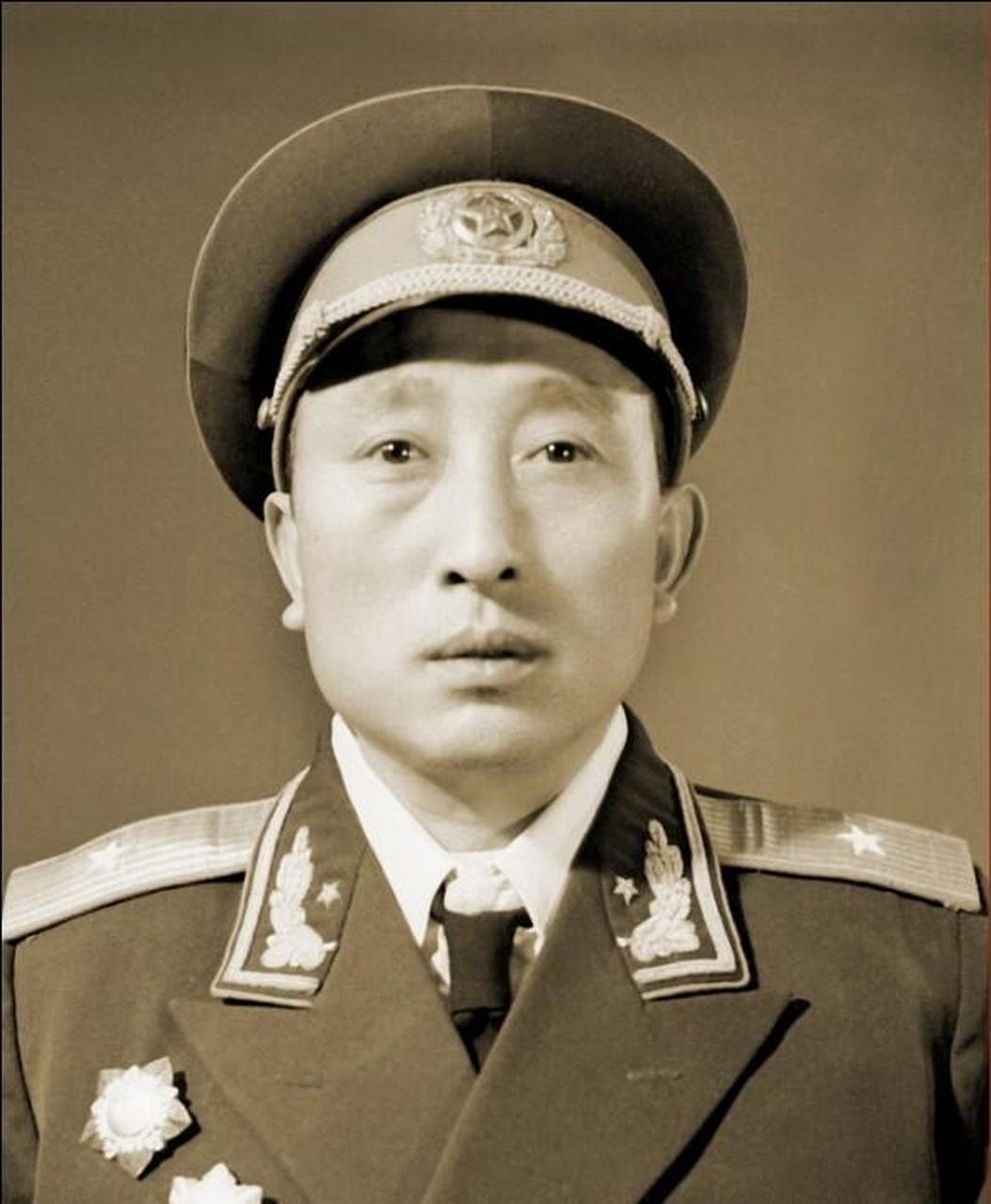 在解放战争中,詹化雨一直是华东野战军第2纵队司令员韦国清的得力军事