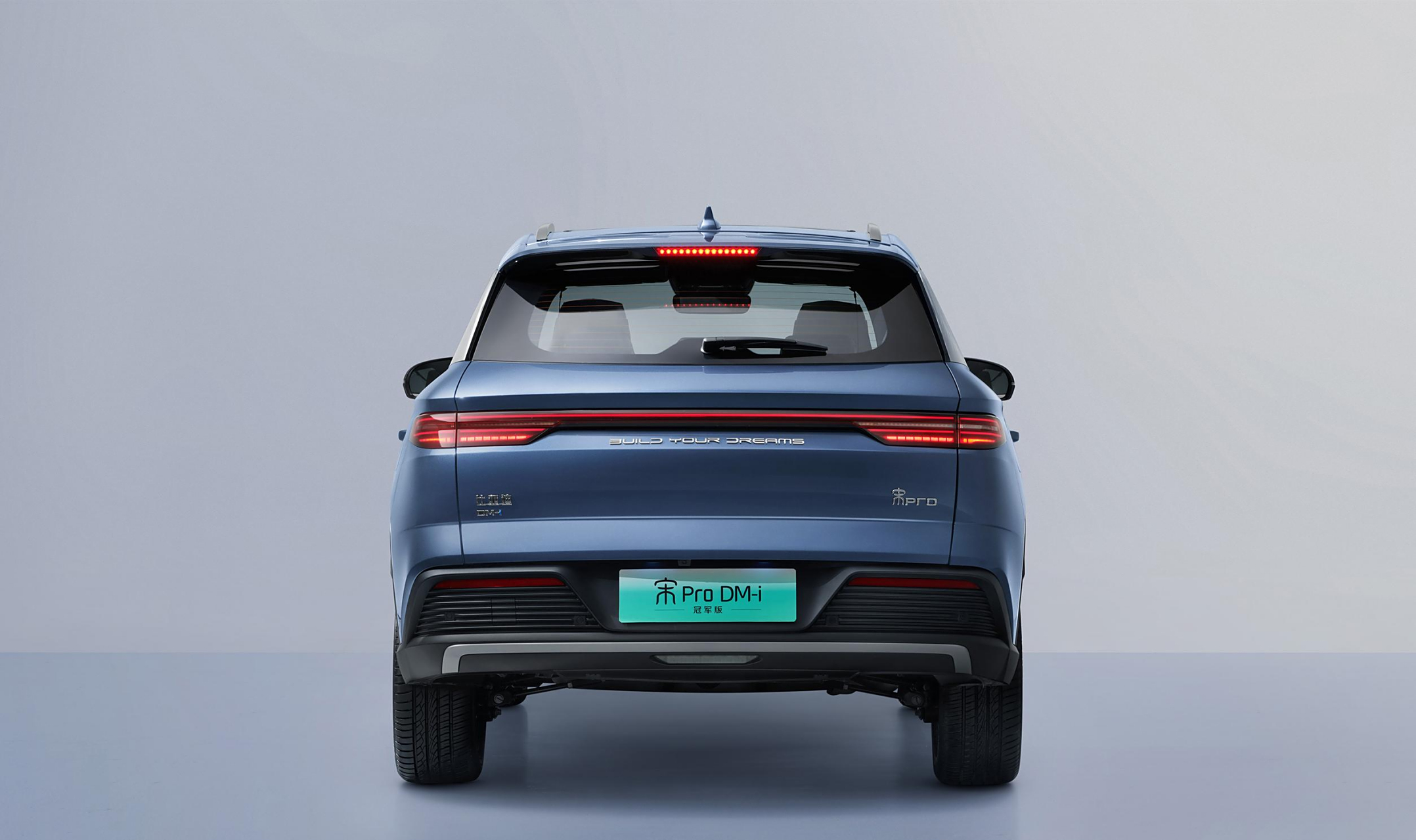 近日,比亚迪宋pro dm-i冠军版正式上市,其售价区间为13.58万-15.