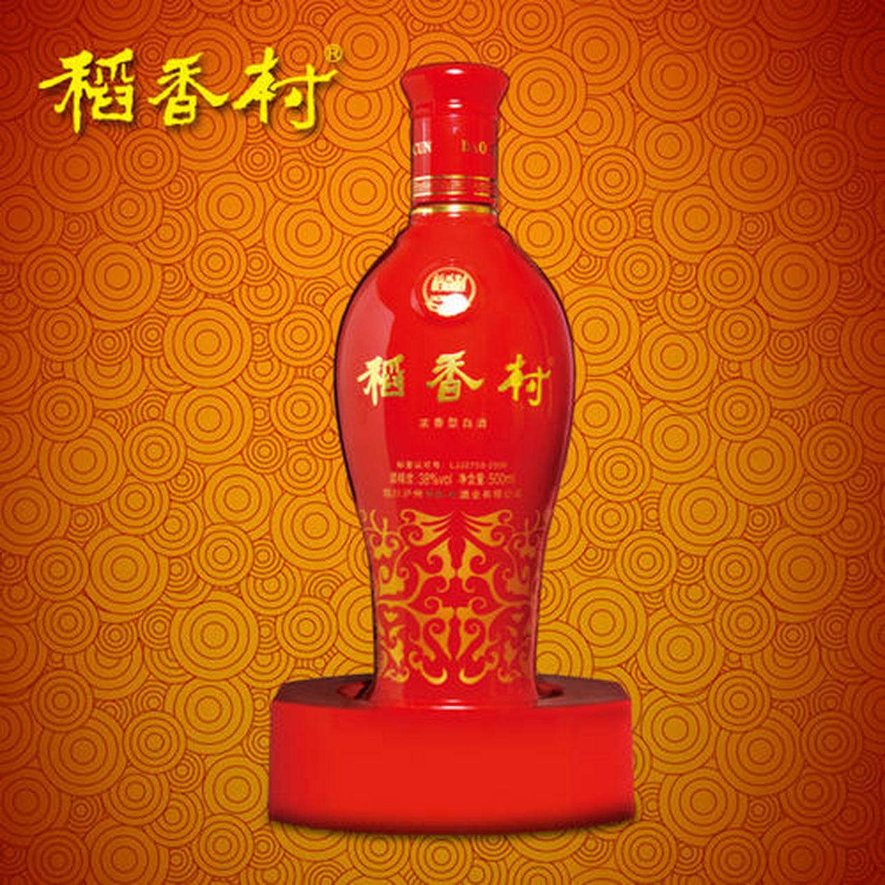 稻香村酒采用泸州老窖传统工艺,以高粱为原料,糠壳为辅料,小麦制曲,续