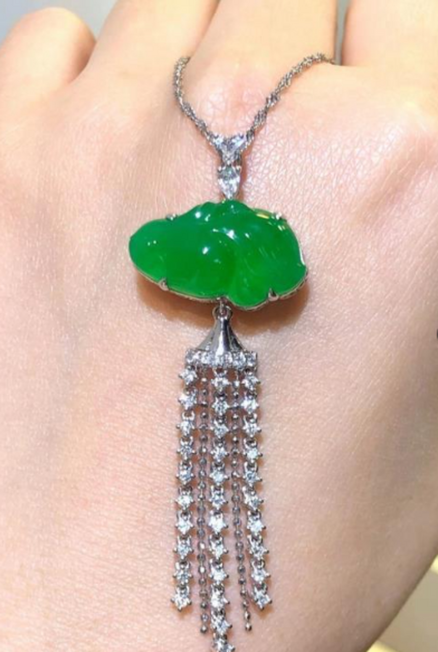 翡翠挂件##点击头像看直播# 高冰种正阳绿金鱼吊,完美厚装的一款小