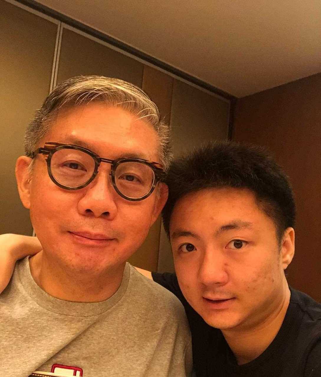 香港富豪钟培生和爸爸合照,这两父子的关系真的非常好[不要啊]