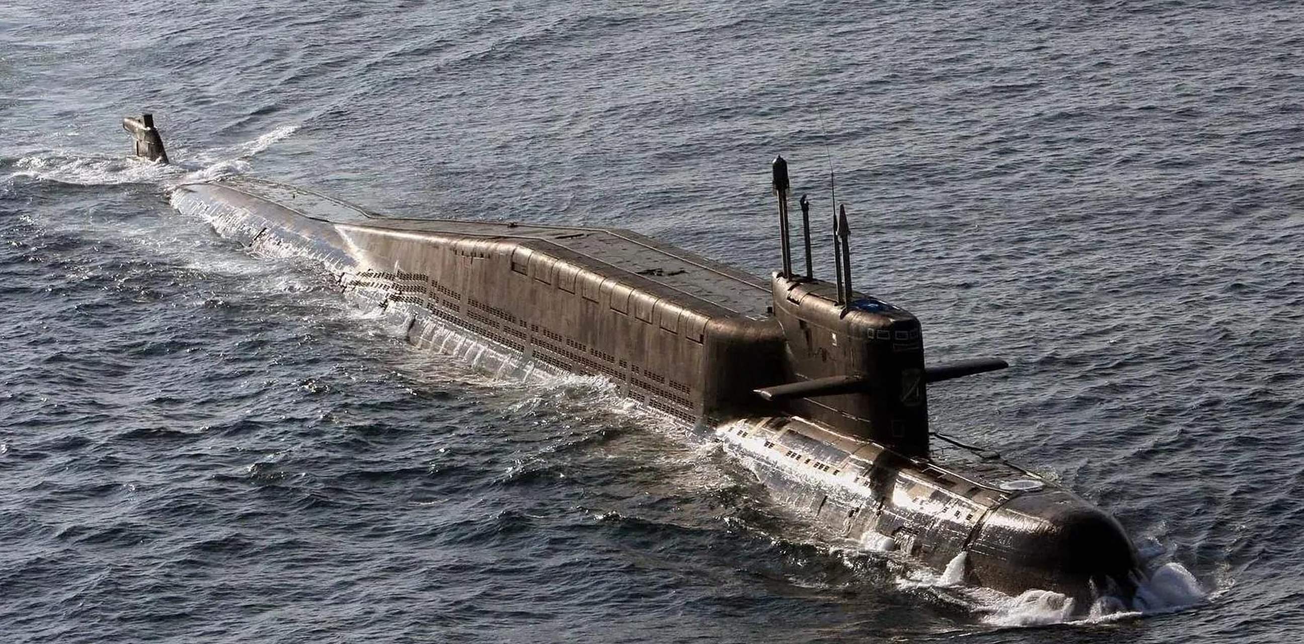 大龟背,前苏联弹道导弹核潜艇常用的大龟背,里面是令人胆寒的导弹发射