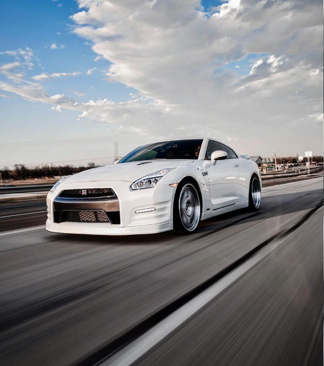战神gtr nismo重磅来袭,白色炫酷,性能爆表!