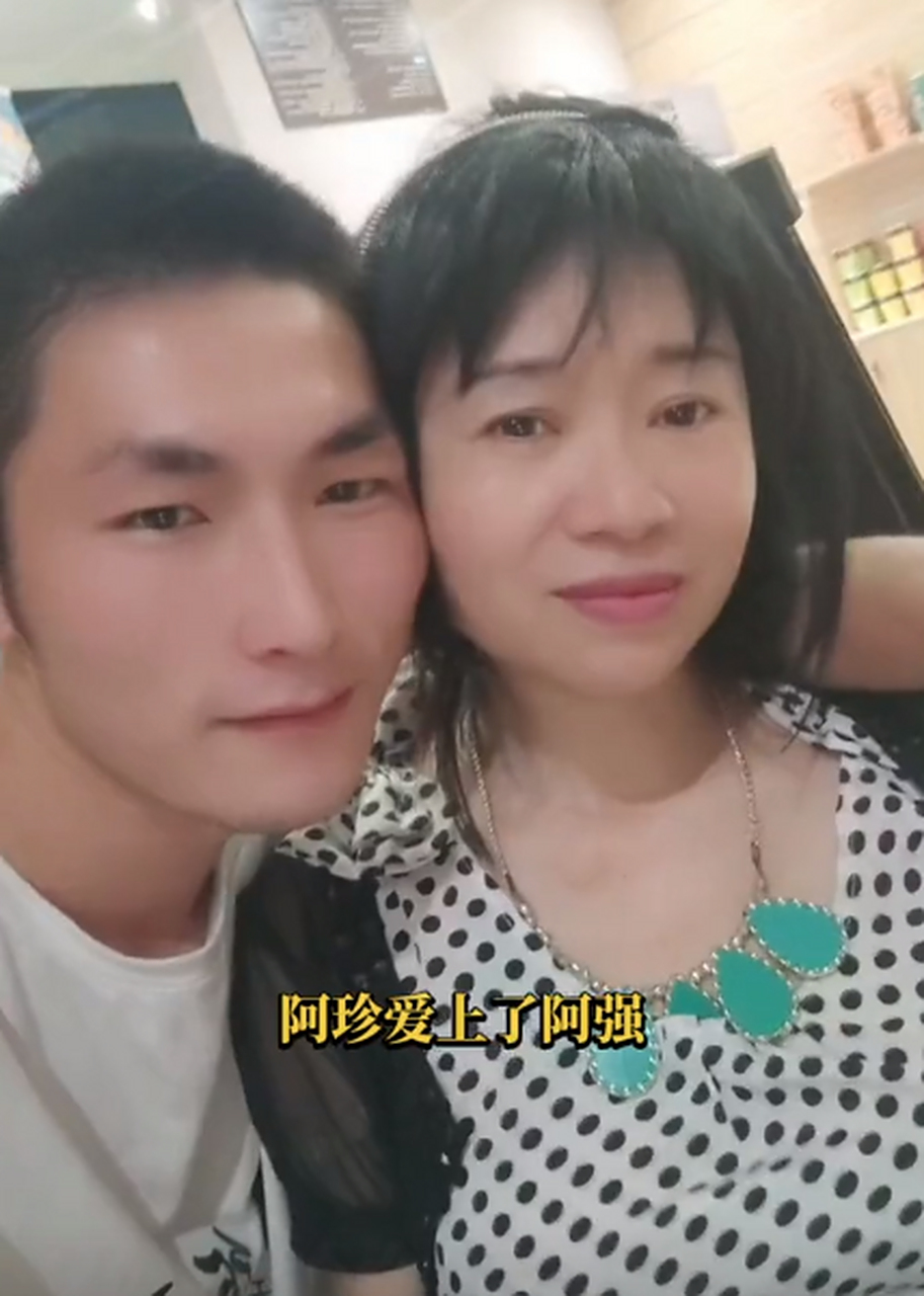 深圳流浪女"红姐"被传怀孕了,她的肚子微微隆起,还和男朋友休恩爱.