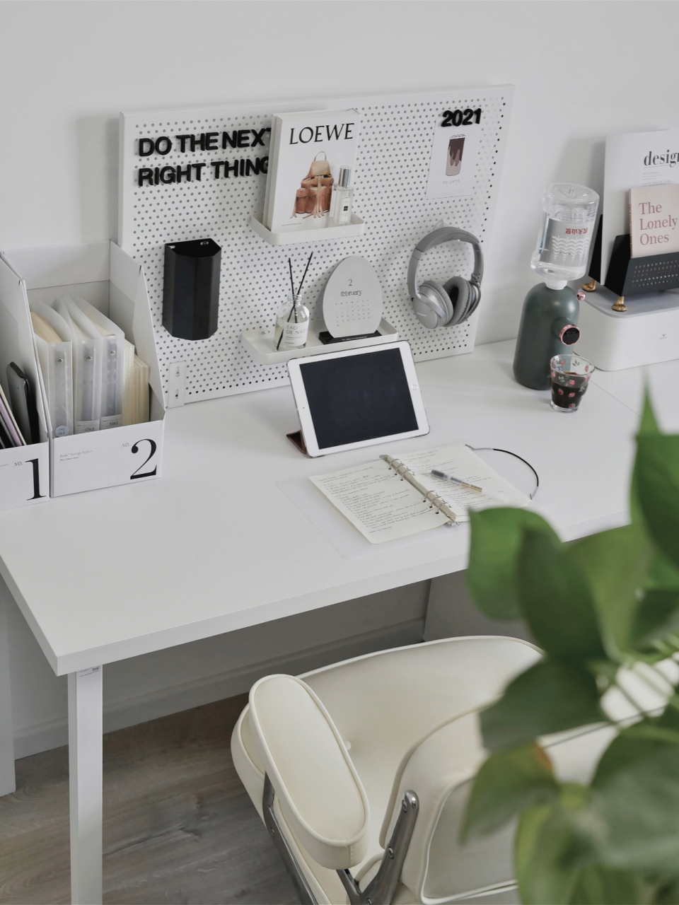 2米的利蒙书桌,分别当梳妆台和双人书桌,颜值和实力并存,简约的设计超