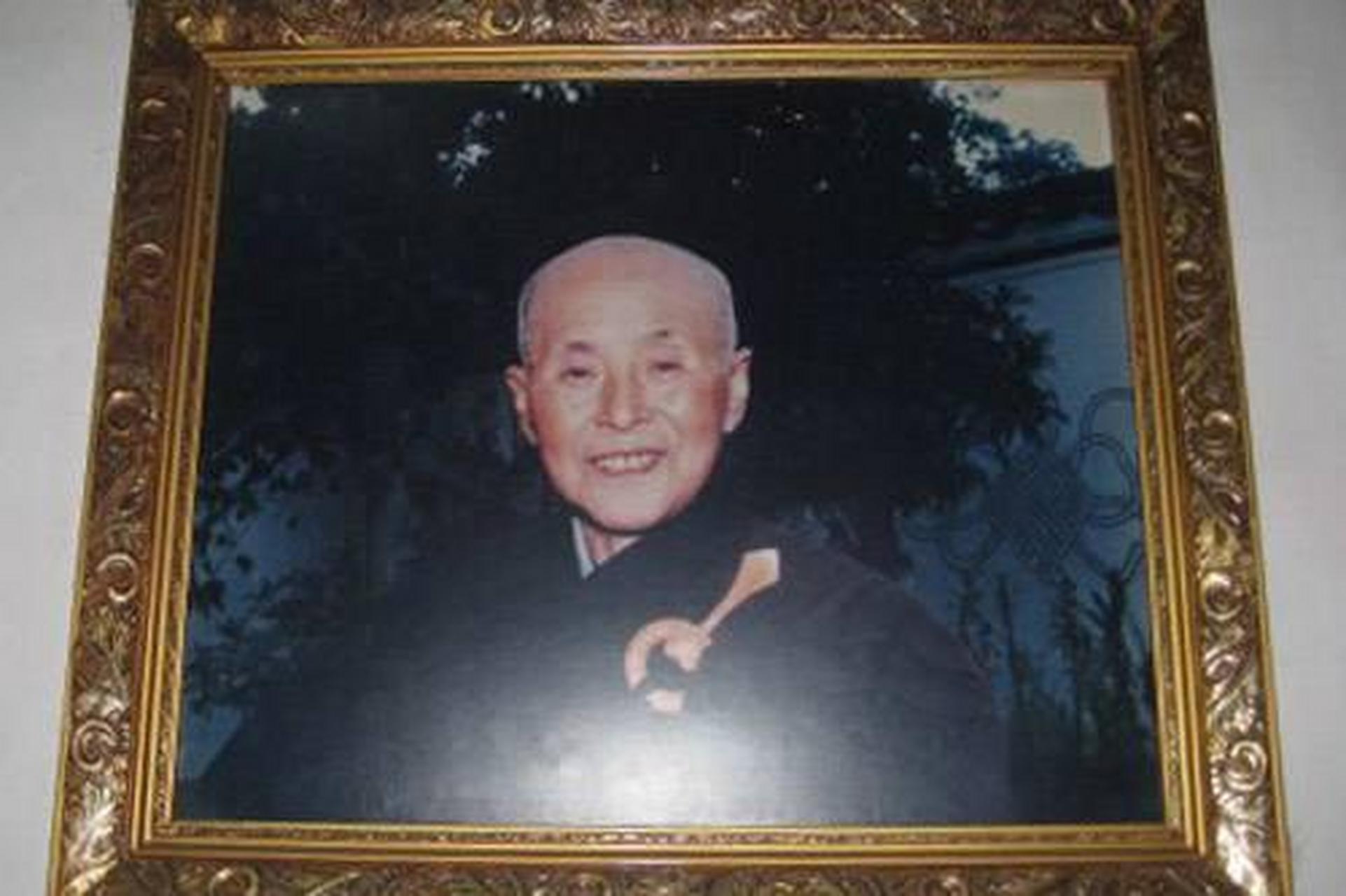 结果,真如仁义法师所言,尸身没有腐败.