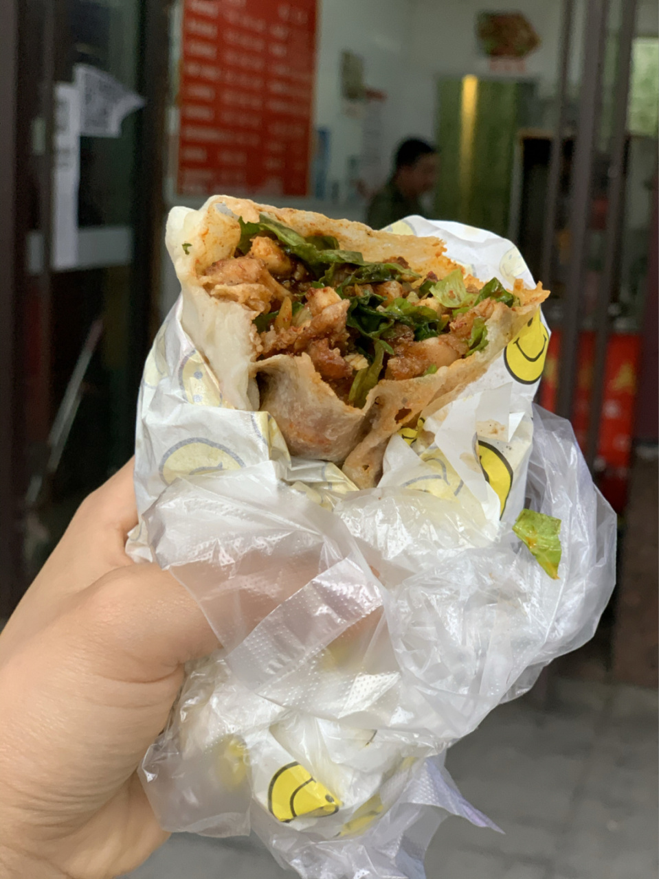 南昌八一桥底下的"烤肉卷"使我混入学生党排[戴口罩] 经验得出结论