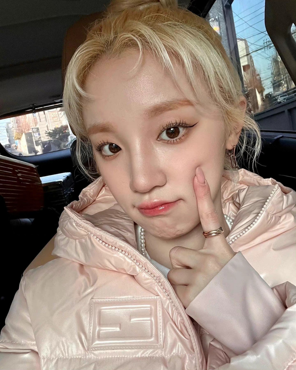 周洁琼跟宋雨琦在床上相互安慰对方的样子,真的觉得非常的暖心,希望都