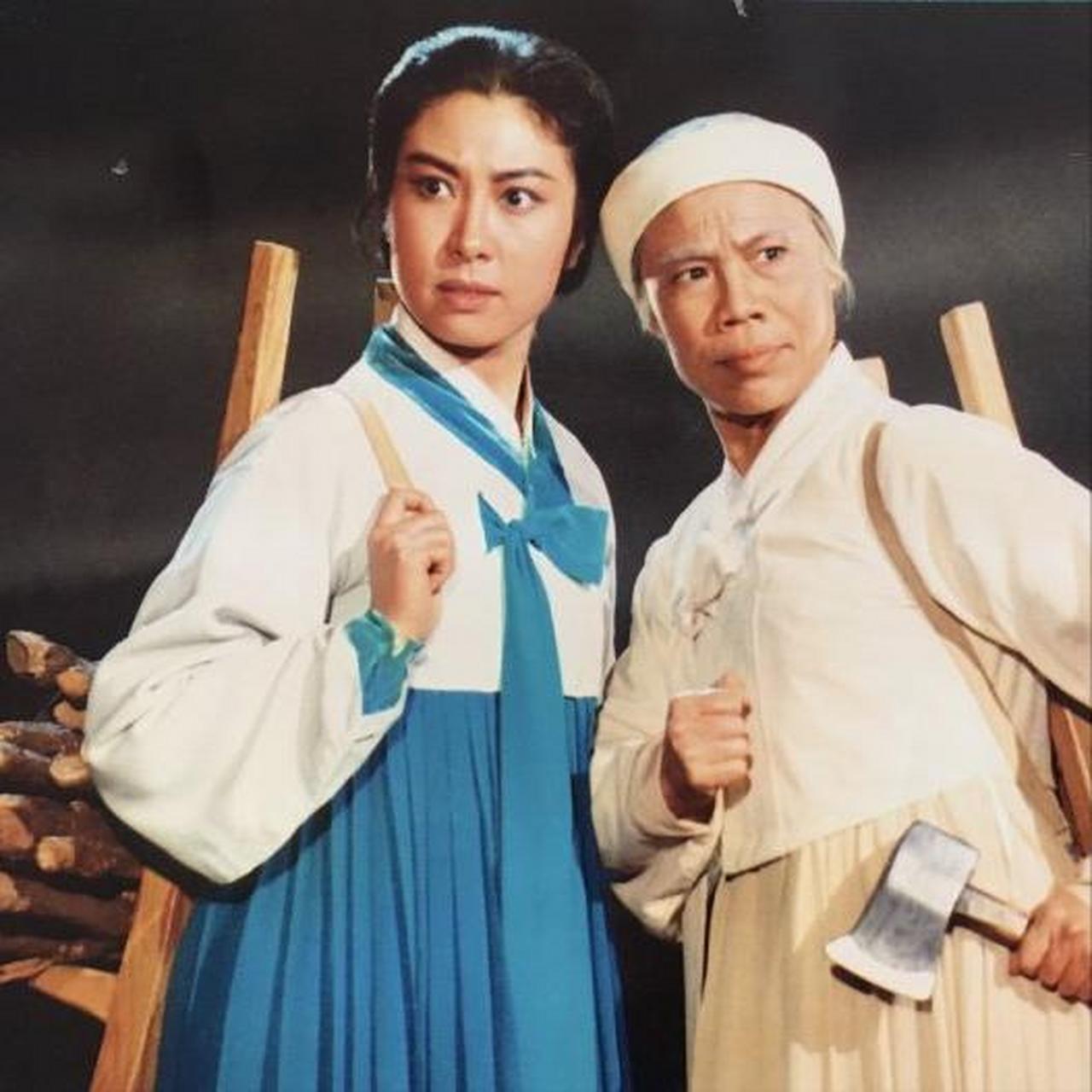 京剧演员,沈健瑾,扮演过奇袭白虎团里的大嫂,扮相大方秀丽,唱腔高亢