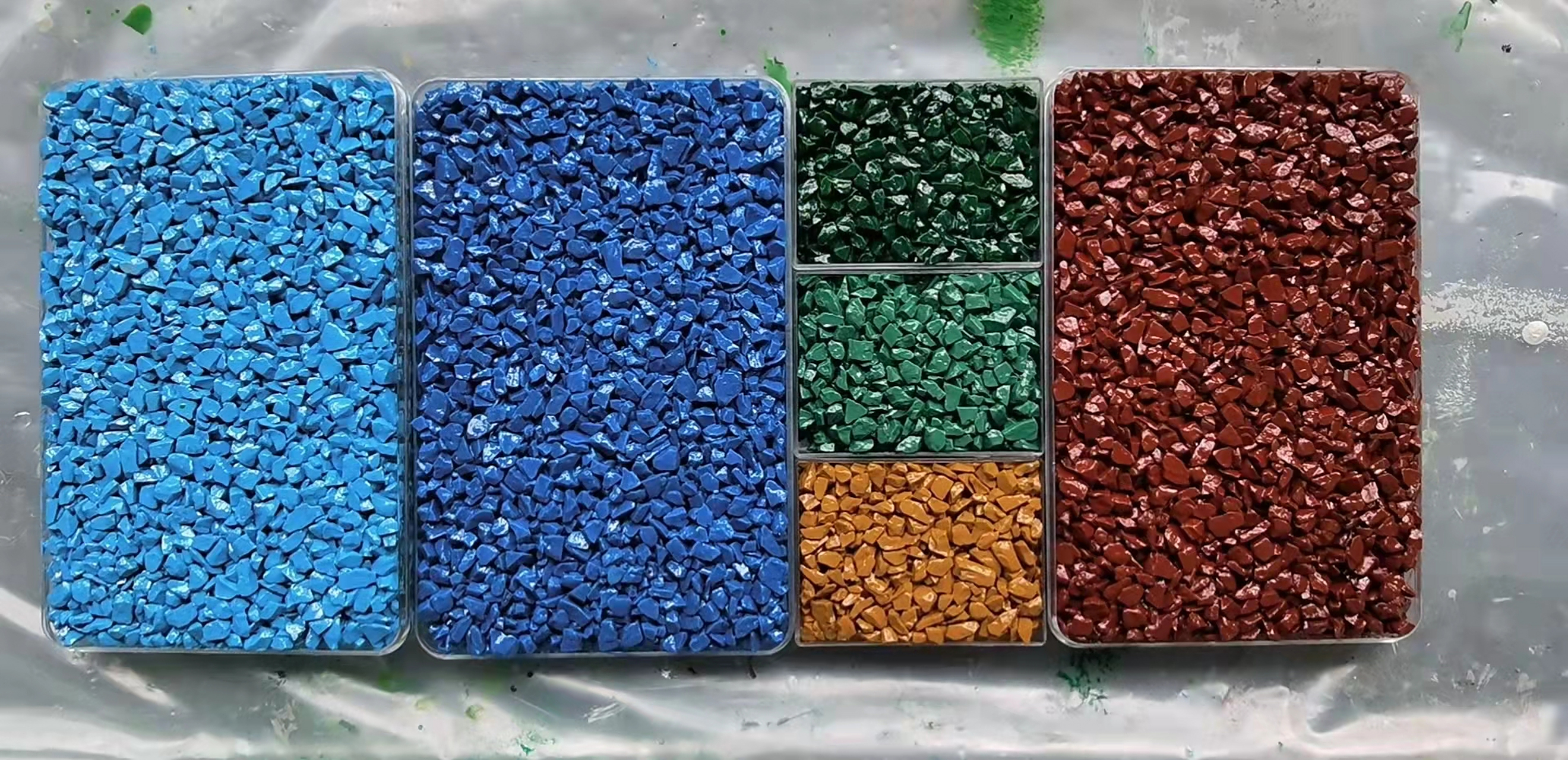 陶瓷颗粒是彩色防滑路面系列的一类产品, 与配套的陶瓷颗粒胶粘剂水乳