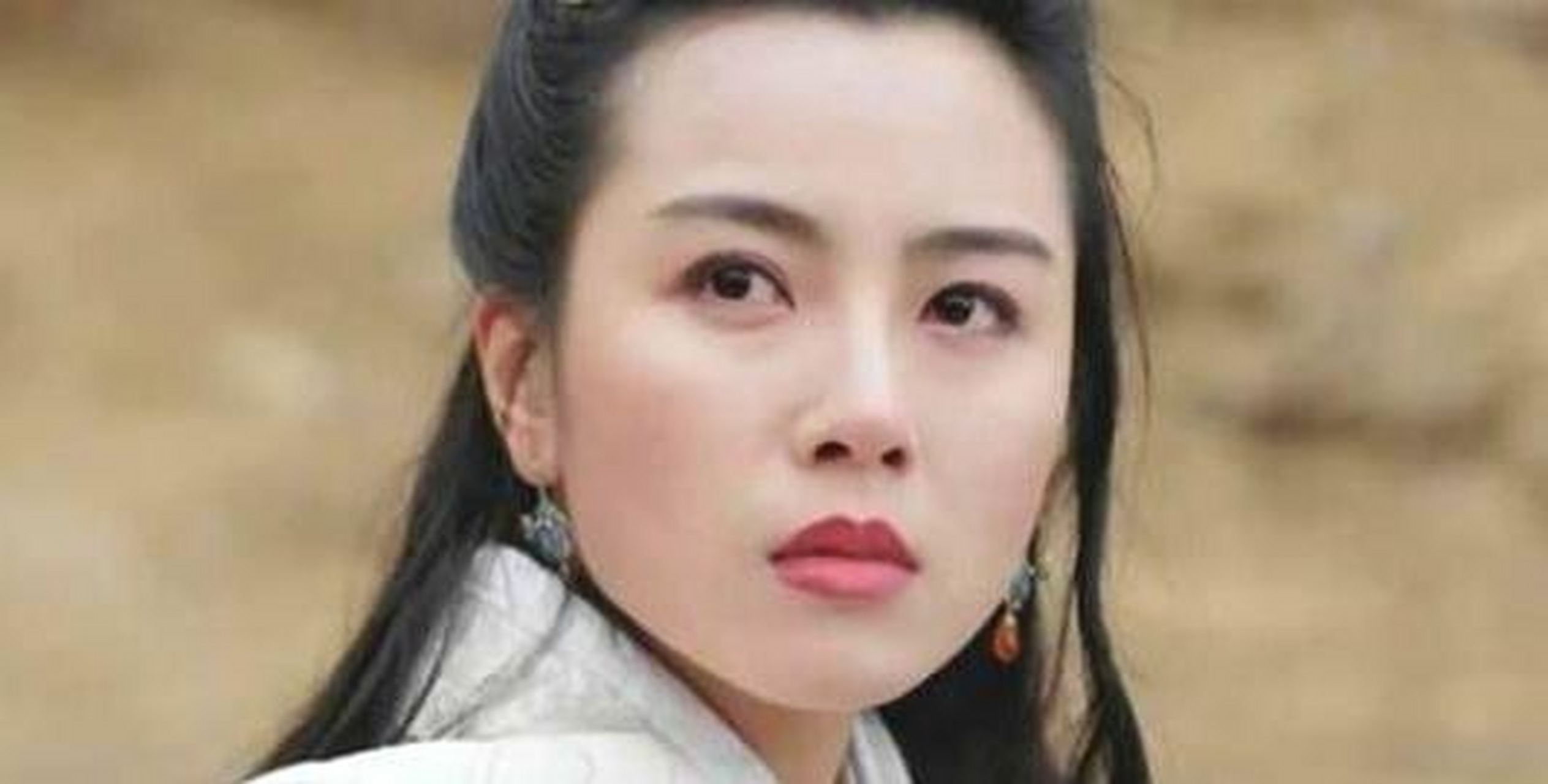 而后,又与郭富城共同主演了电影《危险情人》,在剧中与郭富城还有一些