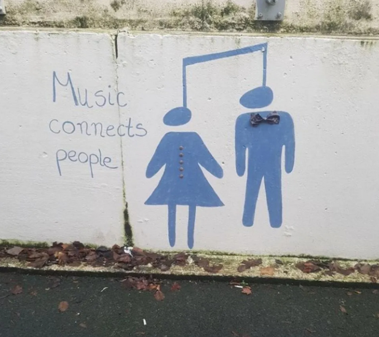 女人啊你别 tm 舔了，别再自欺欺人假装他爱你，该醒醒看清现实别再犯贱，趁早离开渣男找回自己尊严