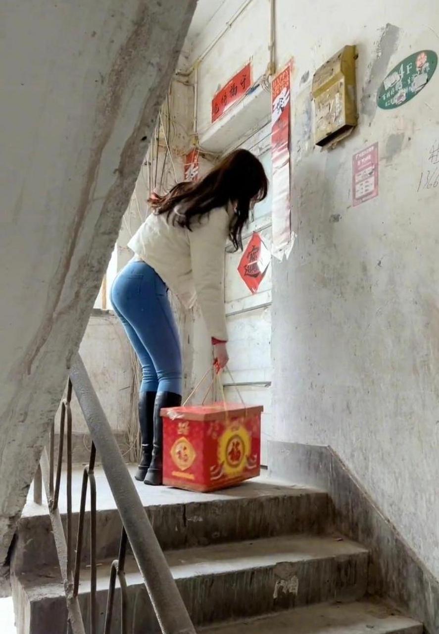 隔壁新搬来了位女邻居