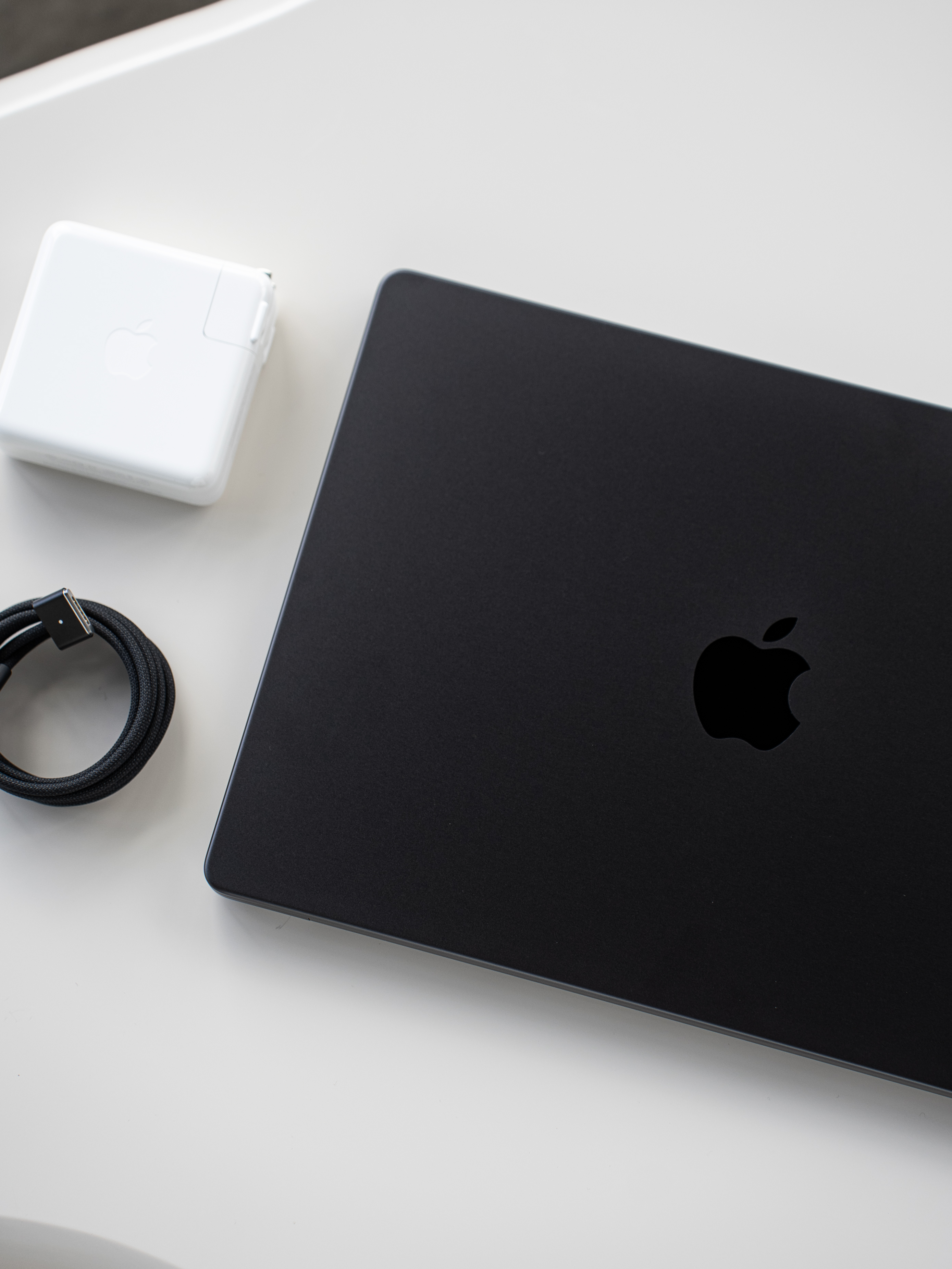 分享一组 macbook pro 全新深空黑配色的图赏这次的黑色非常深邃很
