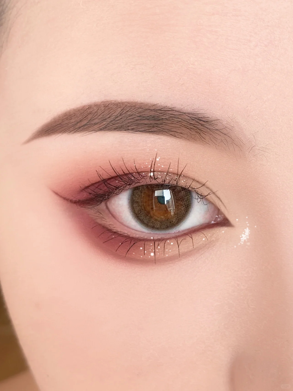 除了大地色系眼妆 最近就越来越喜欢画粉色系眼妆 属于是日常又百搭的