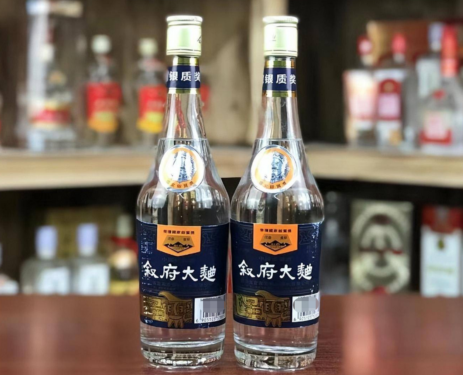 很多酒友在喝过如今的酒之后,都无比怀念上个世纪的光瓶酒,虽然包装