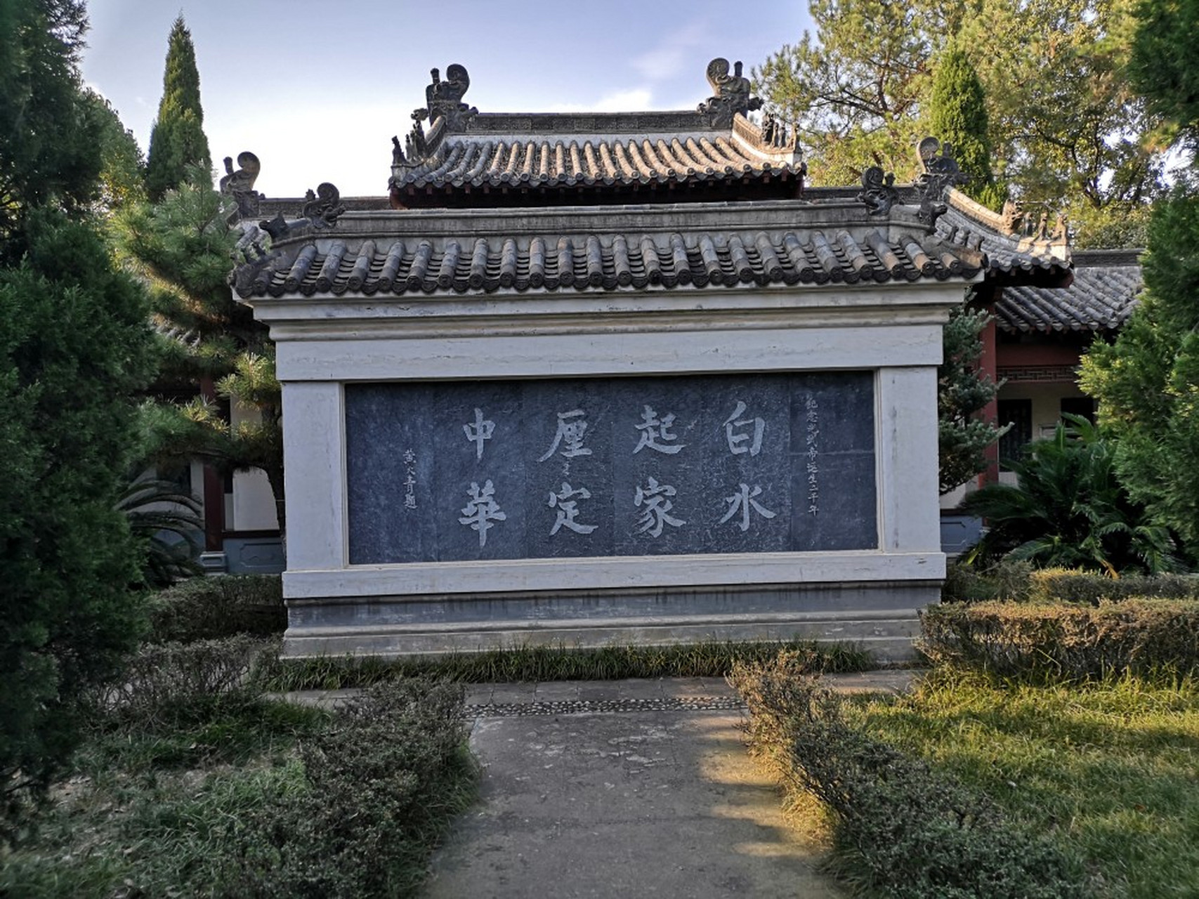 白水寺風景名勝區位於襄陽市棗陽市吳店鎮,東鄰隨州神龍巖,西近襄陽古